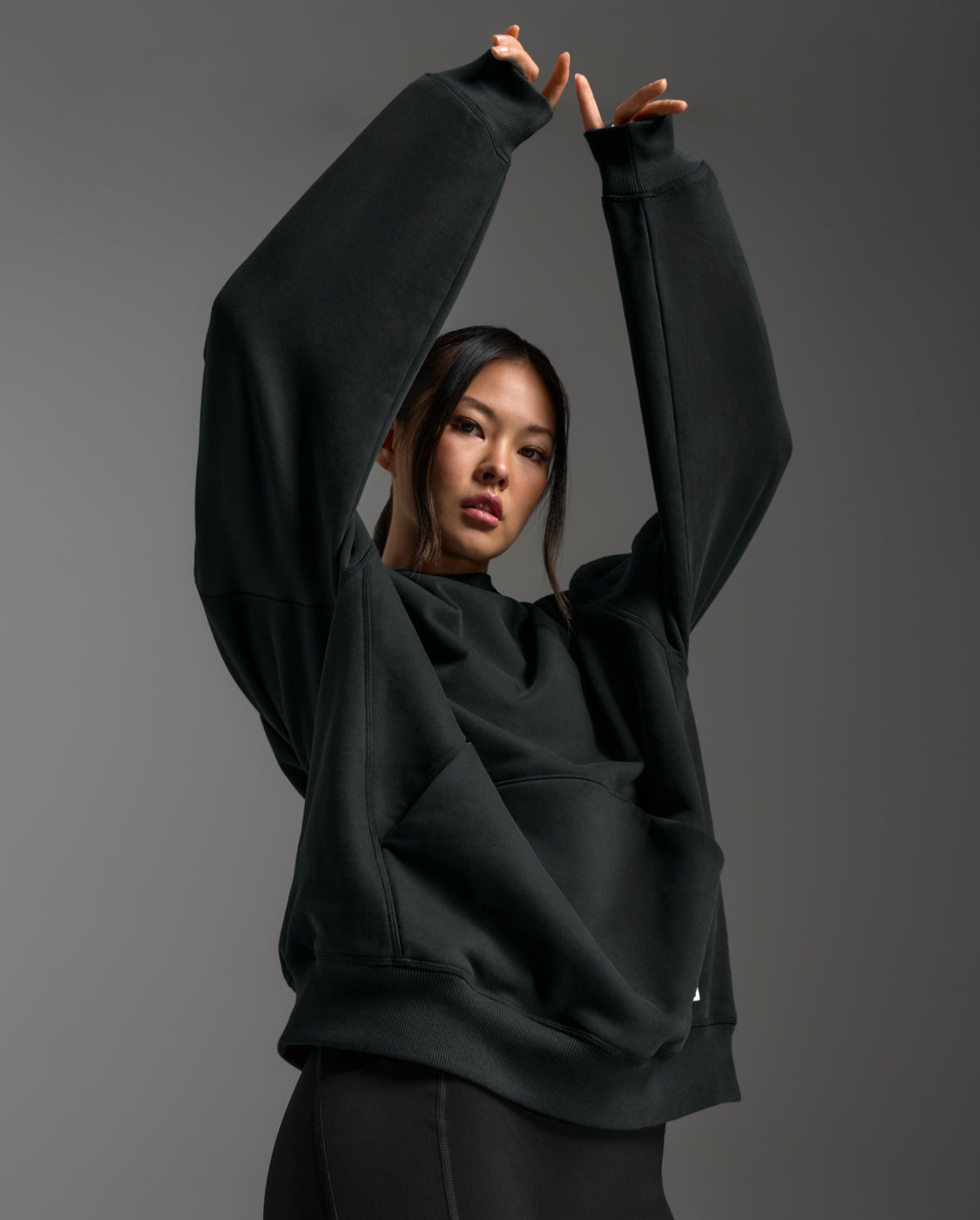 2xu-ez-oversized-bio-baumwoll-hoodie-schwarz-unisex image 3