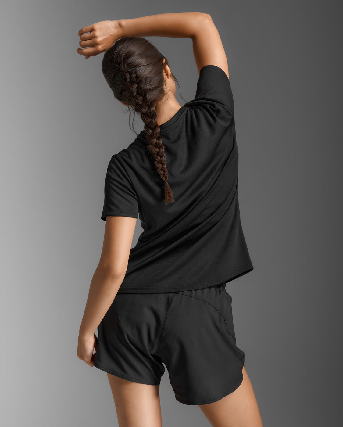 2xu-motion-aspire-tee-sport-shirt-damen-schwarz image 3