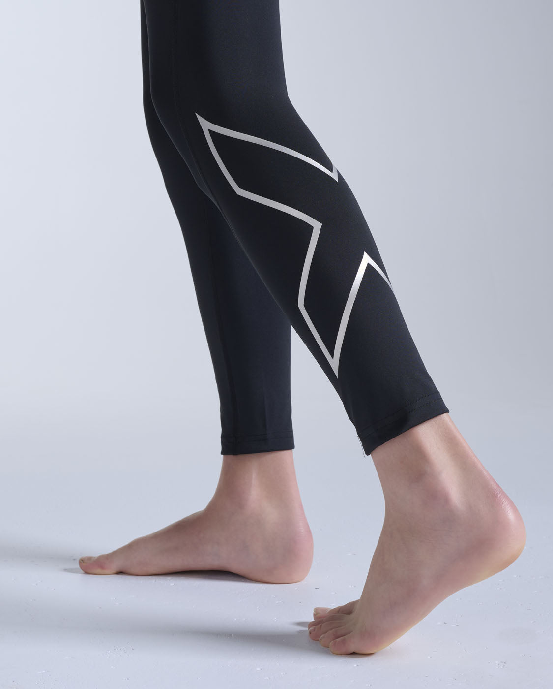 2xu-core-boys-compression-tights-schwarz-full-length image 5
