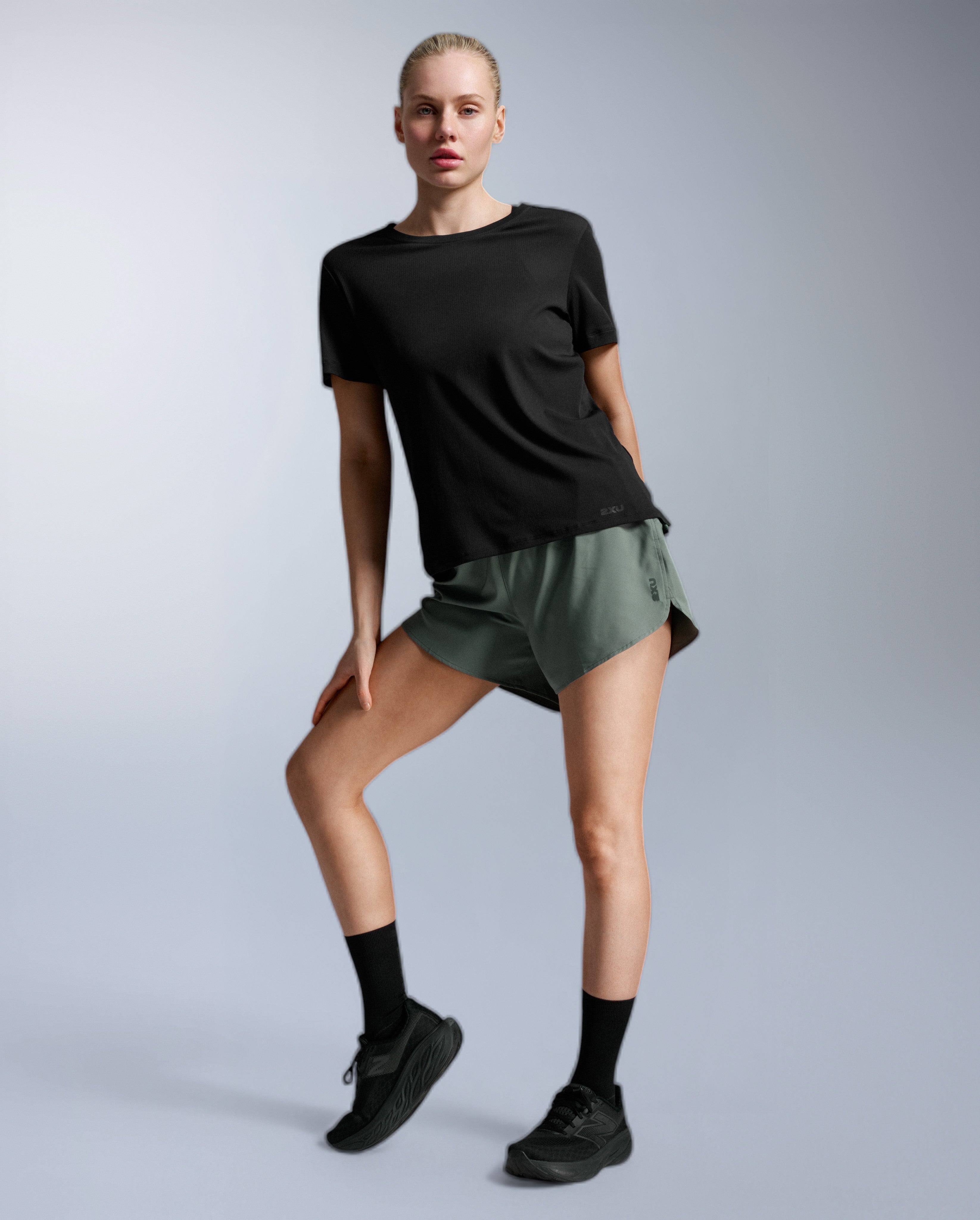 2xu-aero-trail-tee-t-shirt-schwarz-damen-upf-50 image 5