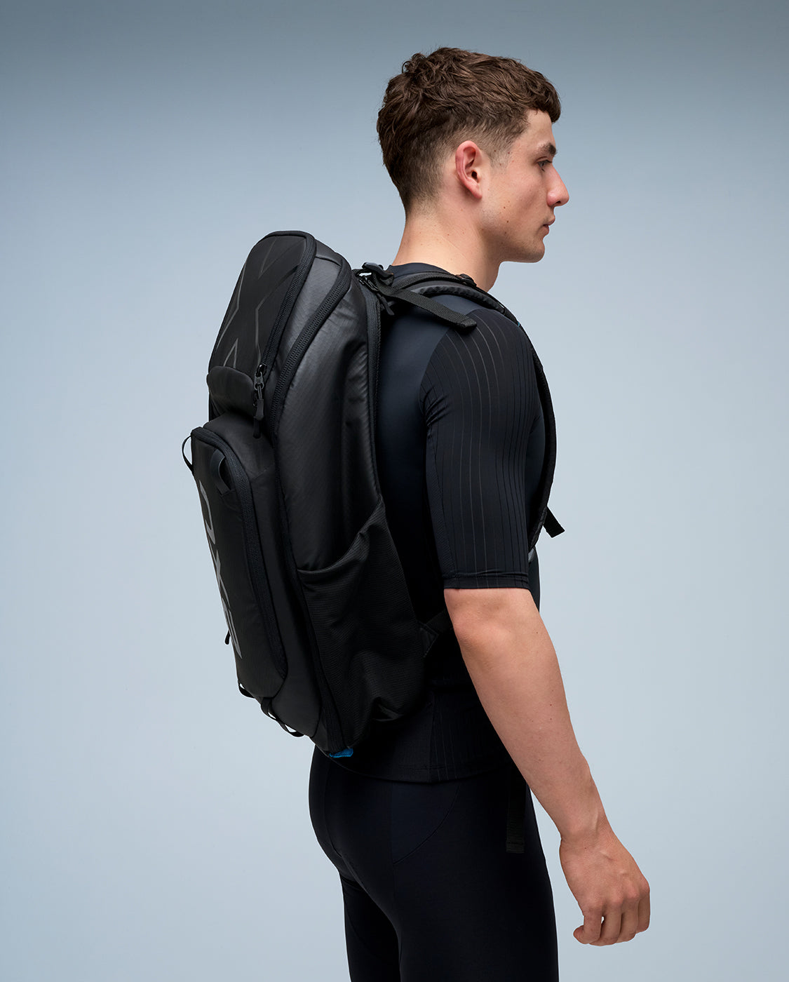 2xu-swim-race-transition-backpack-black-aloha-34l image 5