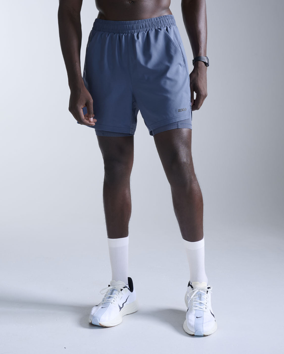 2xu-aero-mesh-2-in-1-5-inch-shorts-laufshorts-indigo image 1