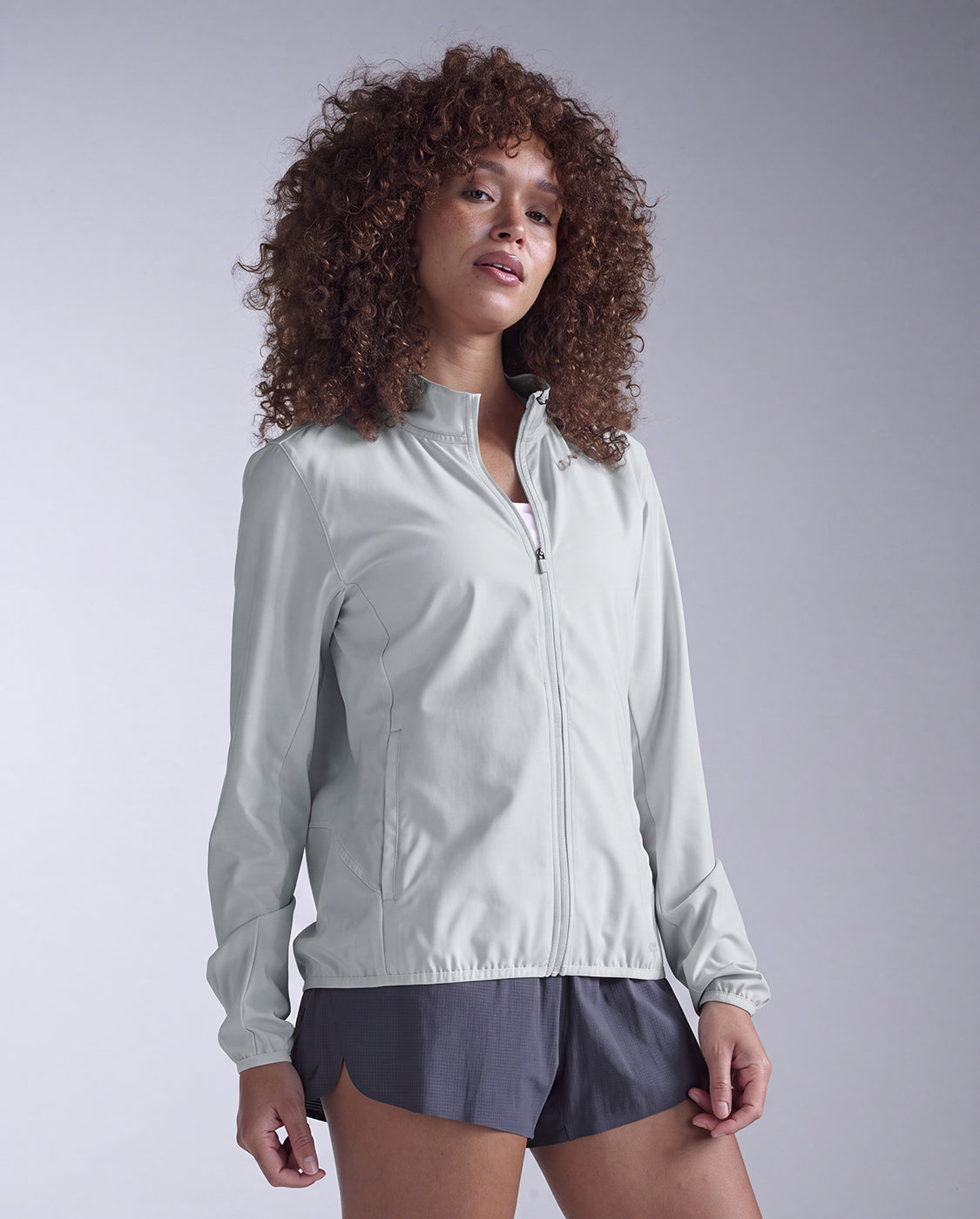 2xu-aero-jacket-laufjacke-damen-seafoam-wasserabweisend image 2