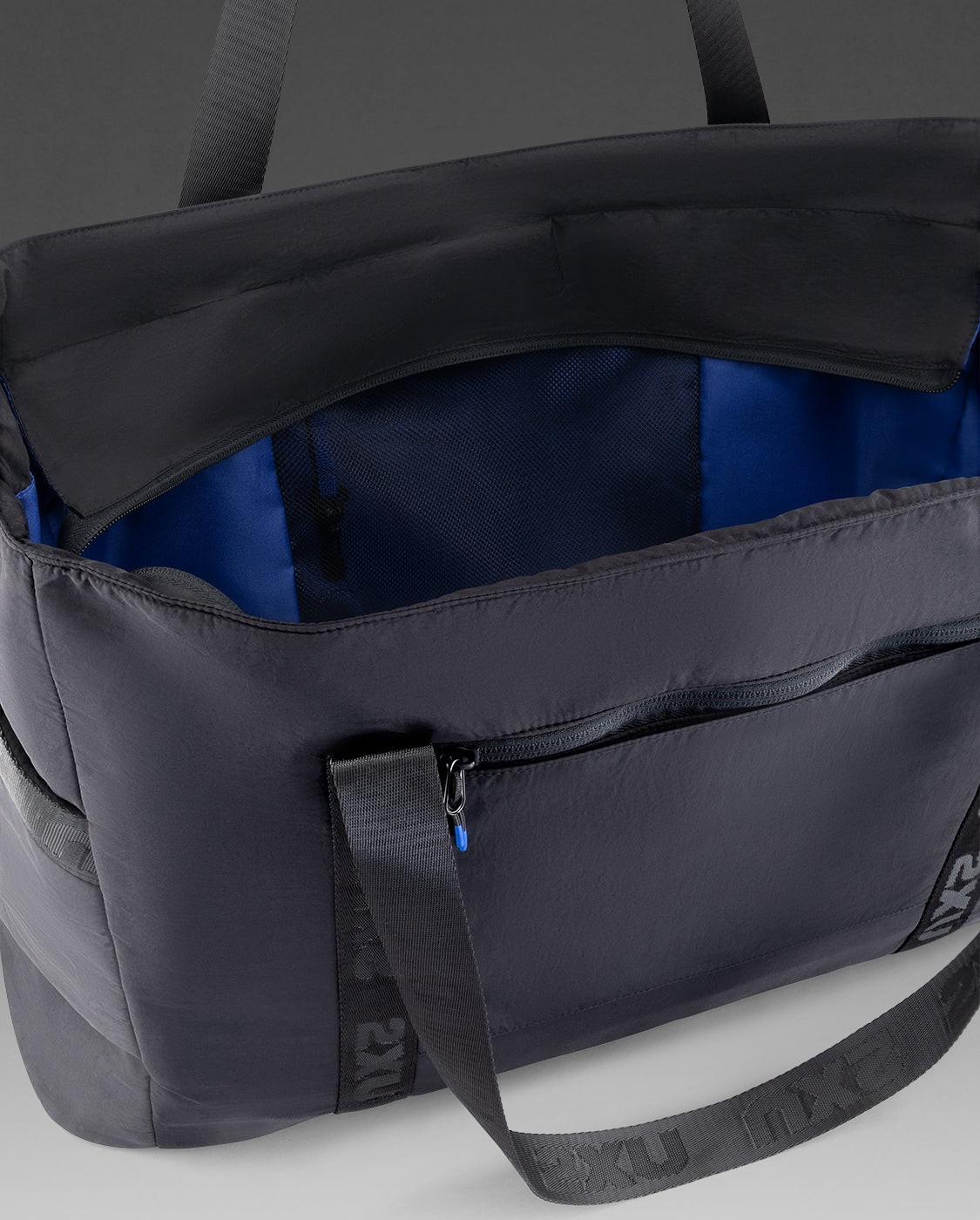 2xu-swim-race-commute-tote-bag-tasche-schwarz-unisex image 4