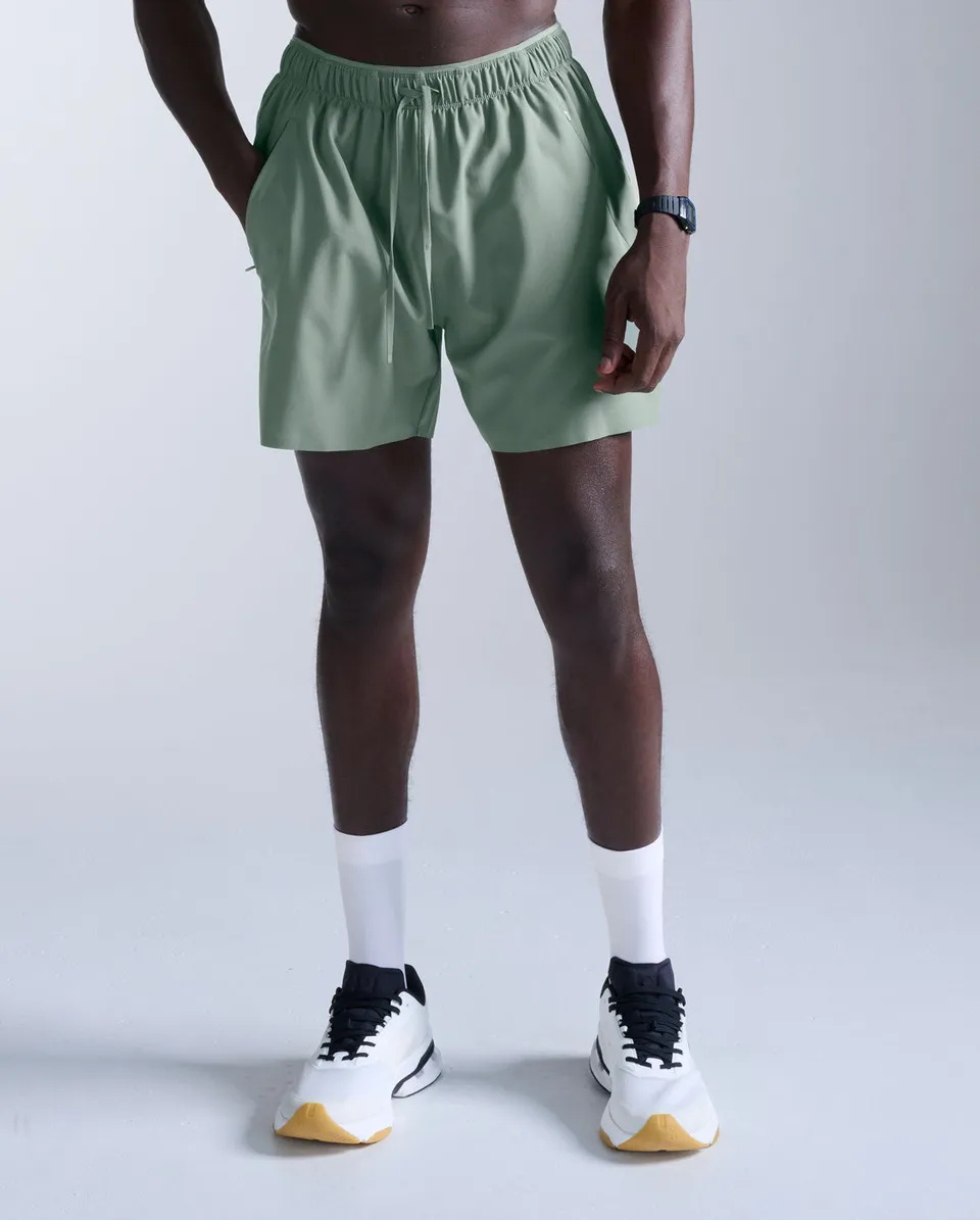 2xu-motion-5-inch-unlined-shorts-herren-eucalyptus-leicht image 1