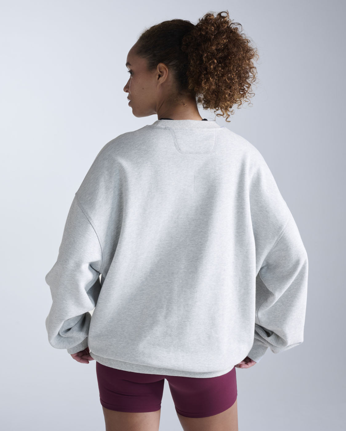2xu-ez-oversized-bio-baumwoll-crew-grey-marle image 2