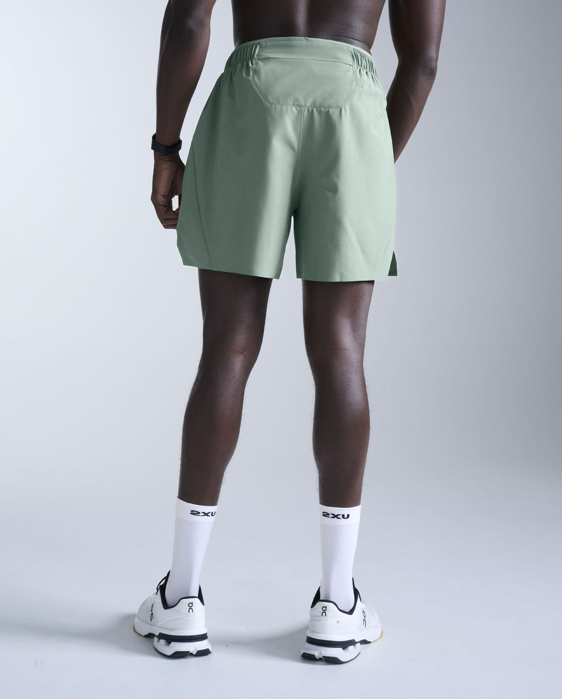 2xu-motion-5-inch-unlined-shorts-herren-eucalyptus-leicht image 3