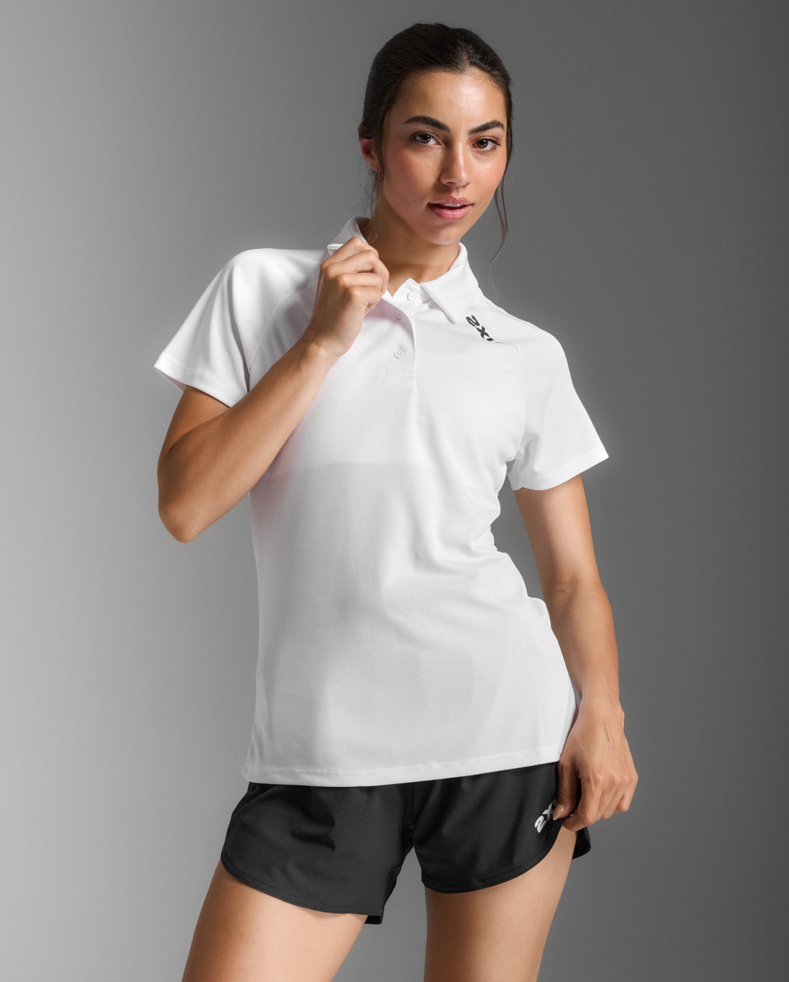2xu-motion-aspire-polo-poloshirt-damen-wei-kurzarm image 2