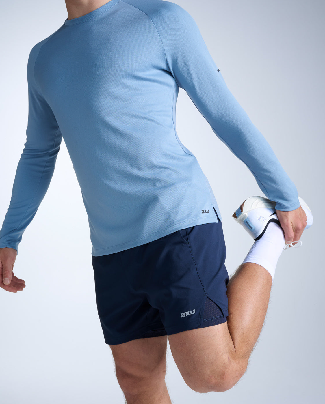 2xu-aero-longsleeve-herren-laufshirt-blau-atmungsaktiv image 2