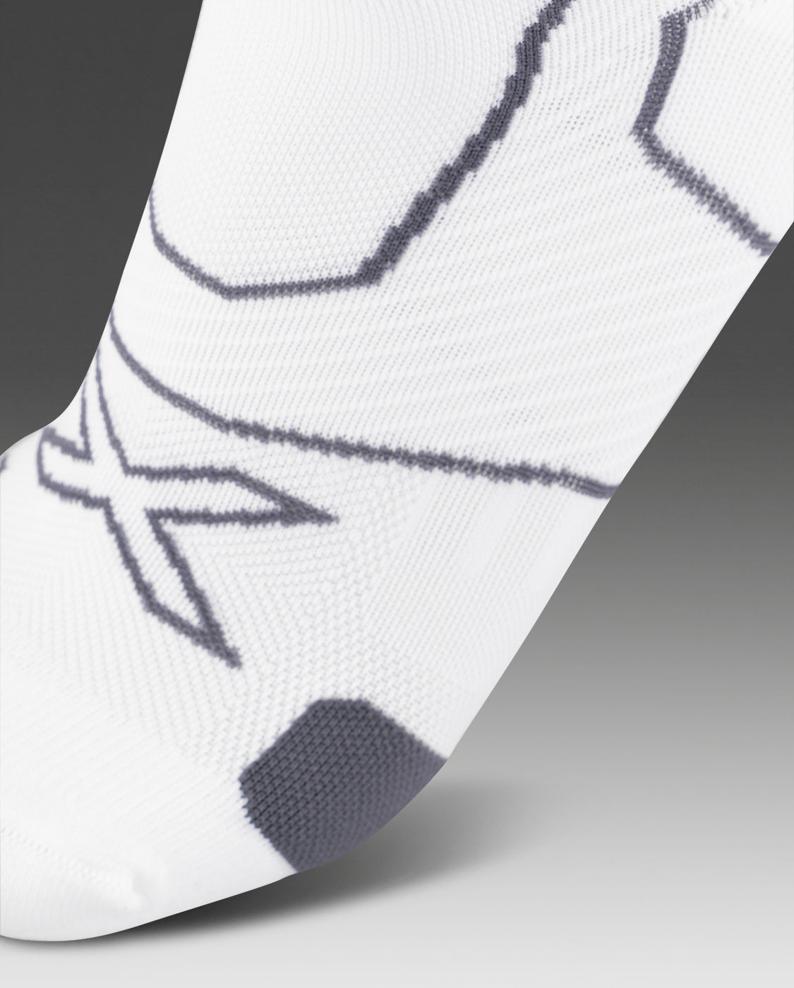 2xu-vectr-cushion-no-show-socks-white-grey-d-mpfung image 2