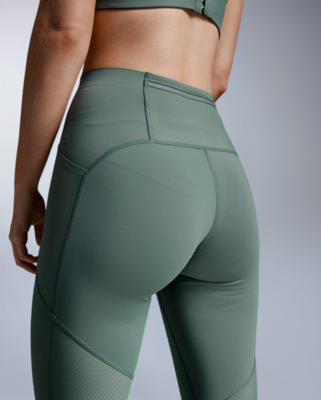 2xu-aero-mesh-hi-rise-compression-tights-lauftight-olive-leaf image 6