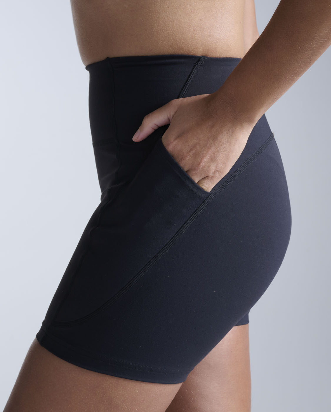 2xu-flex-hi-rise-compression-4-inch-shorts-schwarz-damen image 3