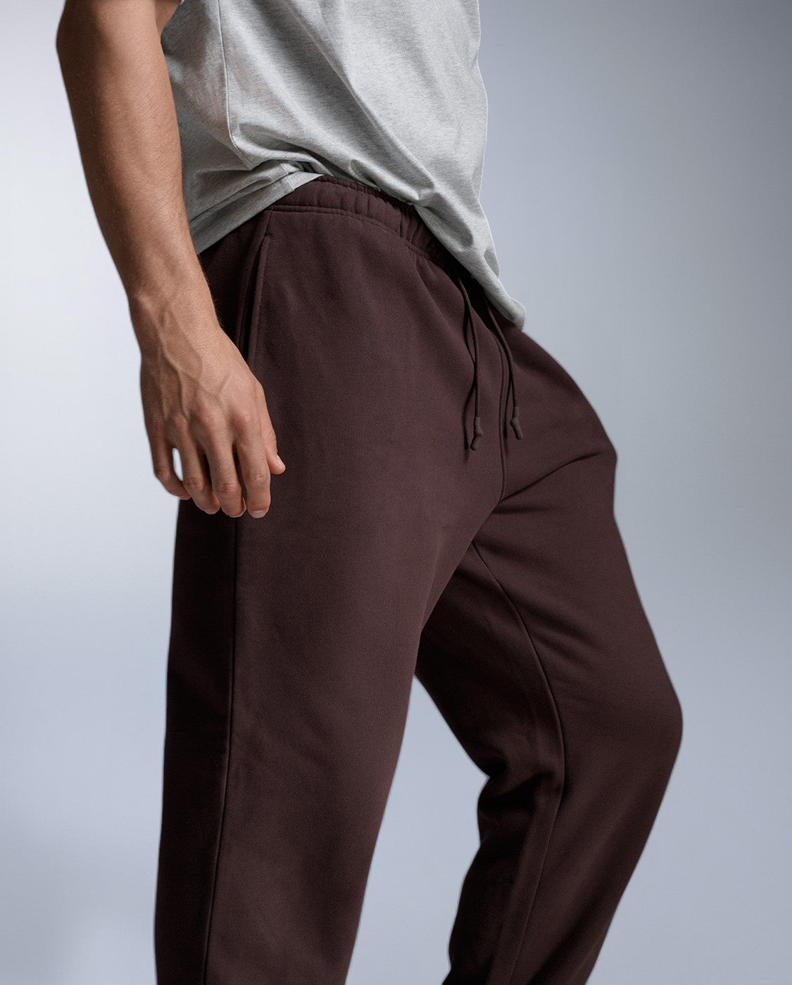 2xu-ez-oversized-organic-cotton-trackpants-jogginghose-herren-bark image 2