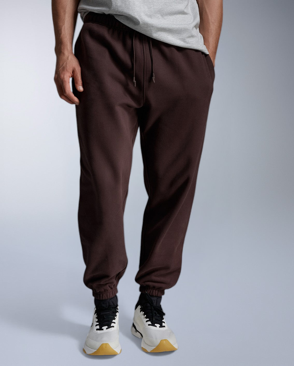 2xu-ez-oversized-organic-cotton-trackpants-jogginghose-herren-bark image 1