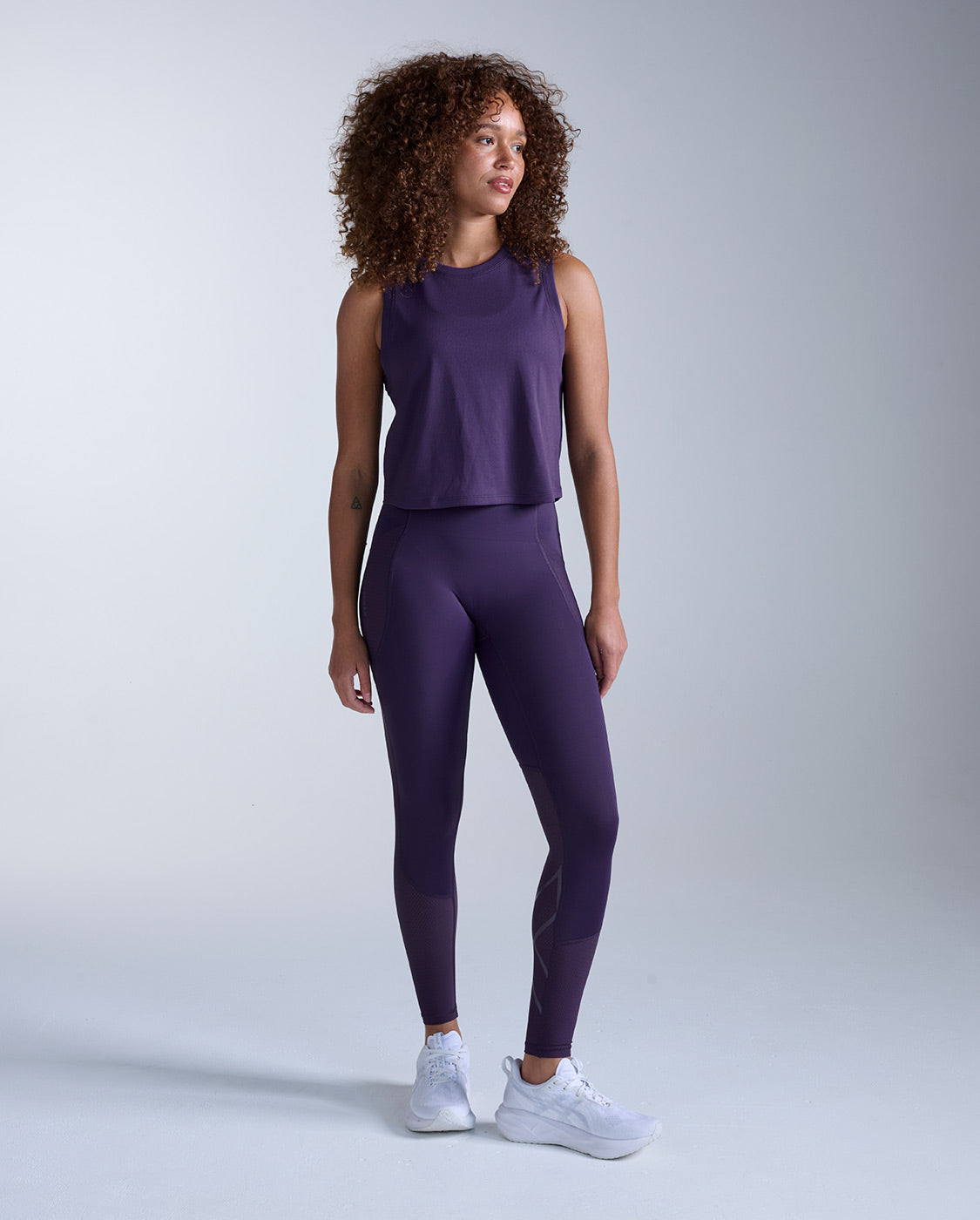 2xu-aero-mesh-crop-tank-damen-velvet-purple-top image 6