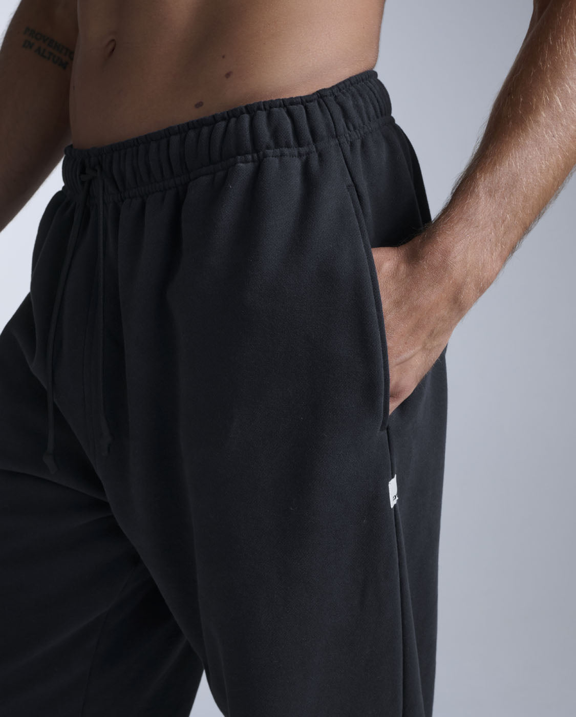 2xu-ez-oversized-organic-cotton-trackpants-schwarz image 3