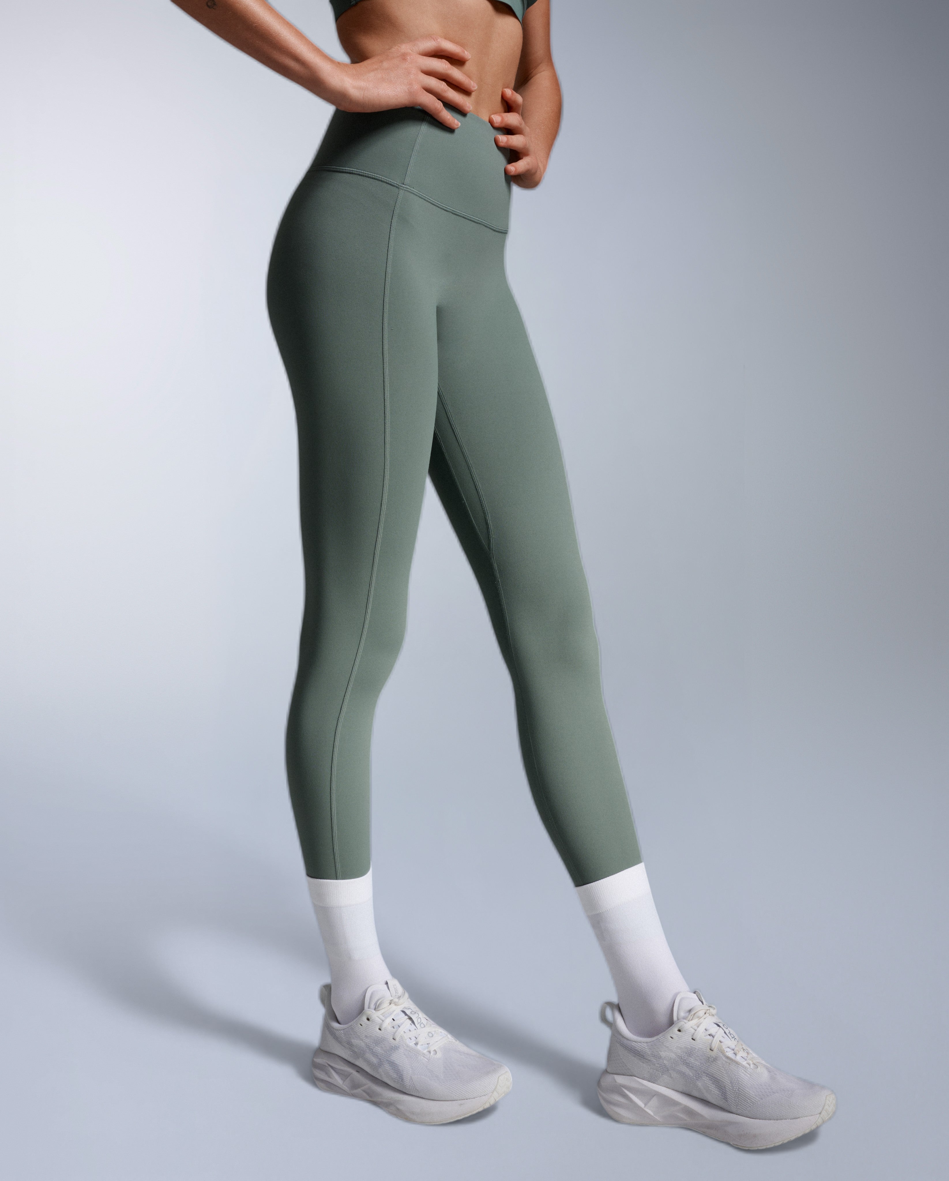 2xu-fluid-hi-rise-tights-damen-oliver-leaf-formend image 1