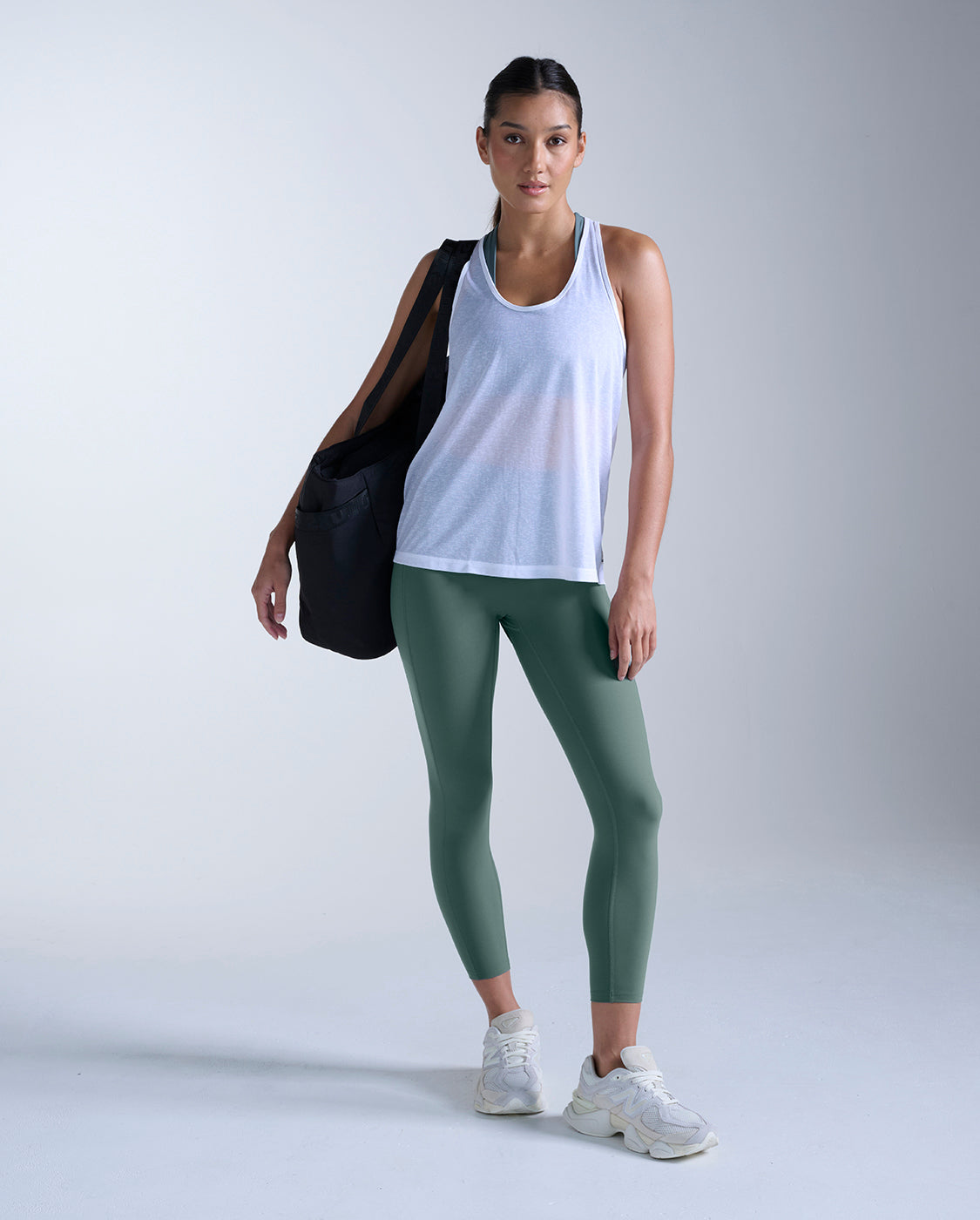 2xu-form-stash-hi-rise-7-8-tights-olive-leaf image 2