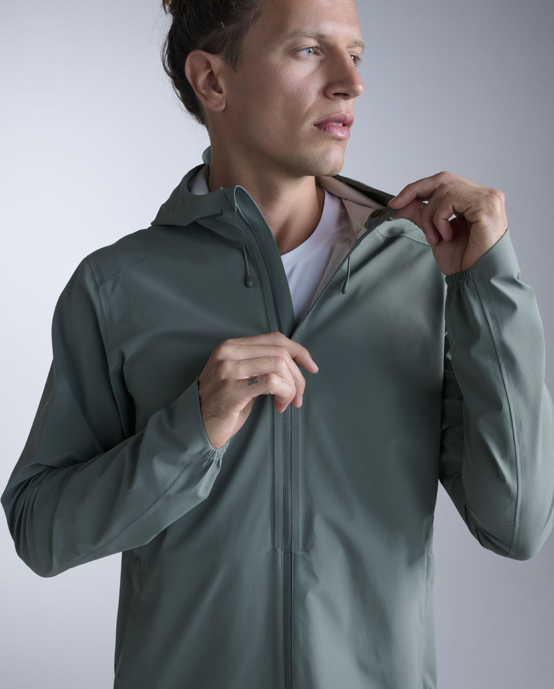 2xu-ignition-shield-regenjacke-herren-olive-wasserdicht image 4