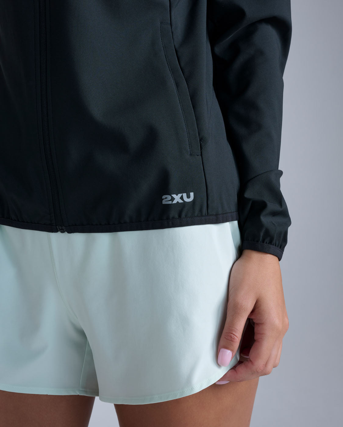 2xu-aero-jacket-damen-black-wasserabweisende-laufjacke image 3