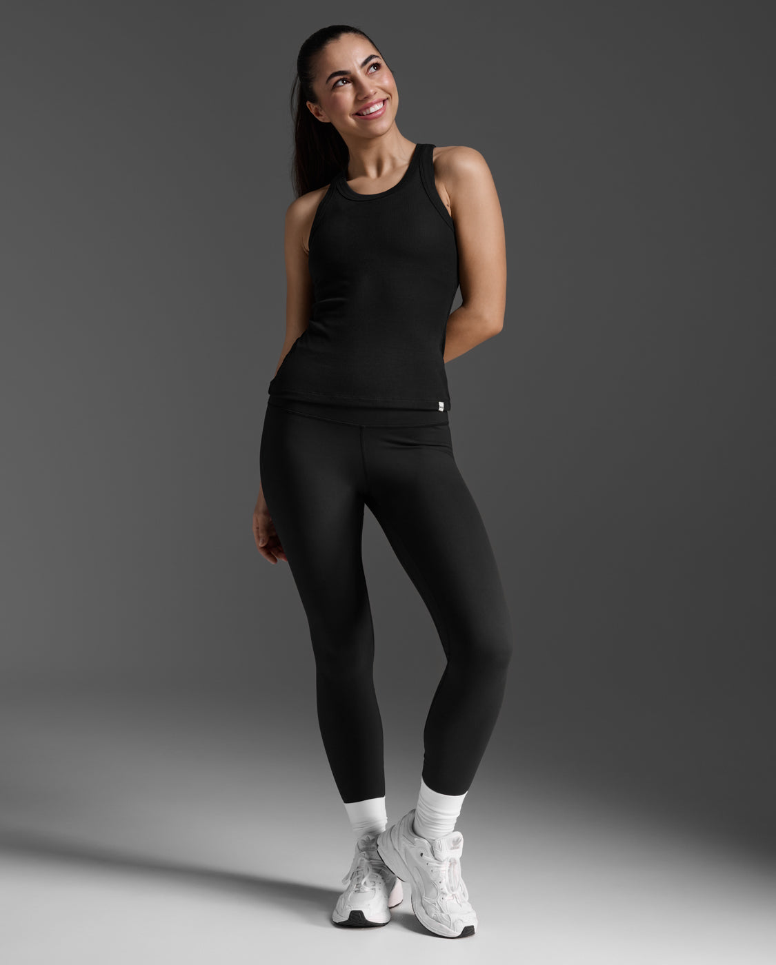 2xu-fluid-modal-ribbed-tank-top-damen-black-white image 4