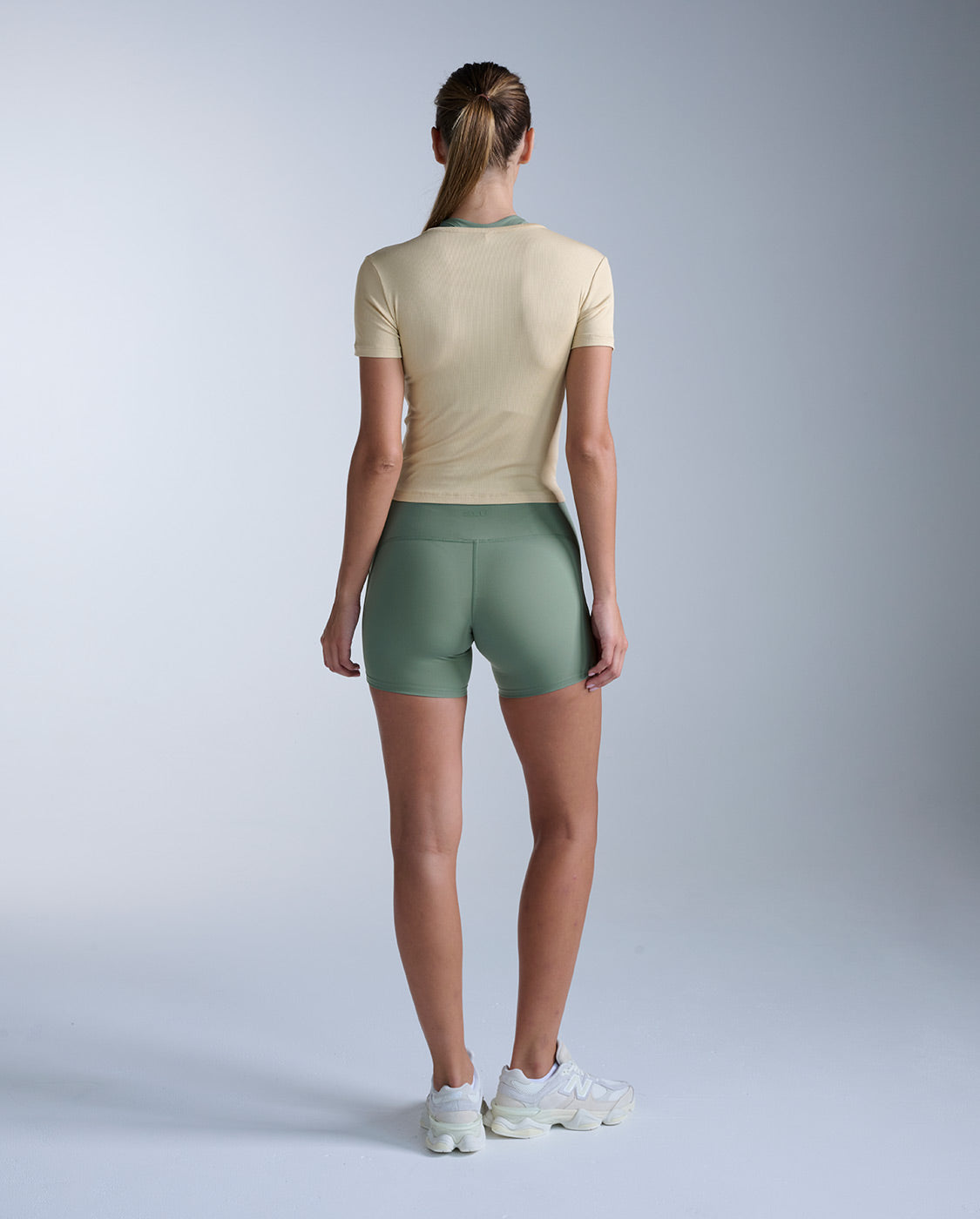 2xu-fluid-modal-crop-tee-damen-mojave-desert-stretch image 7
