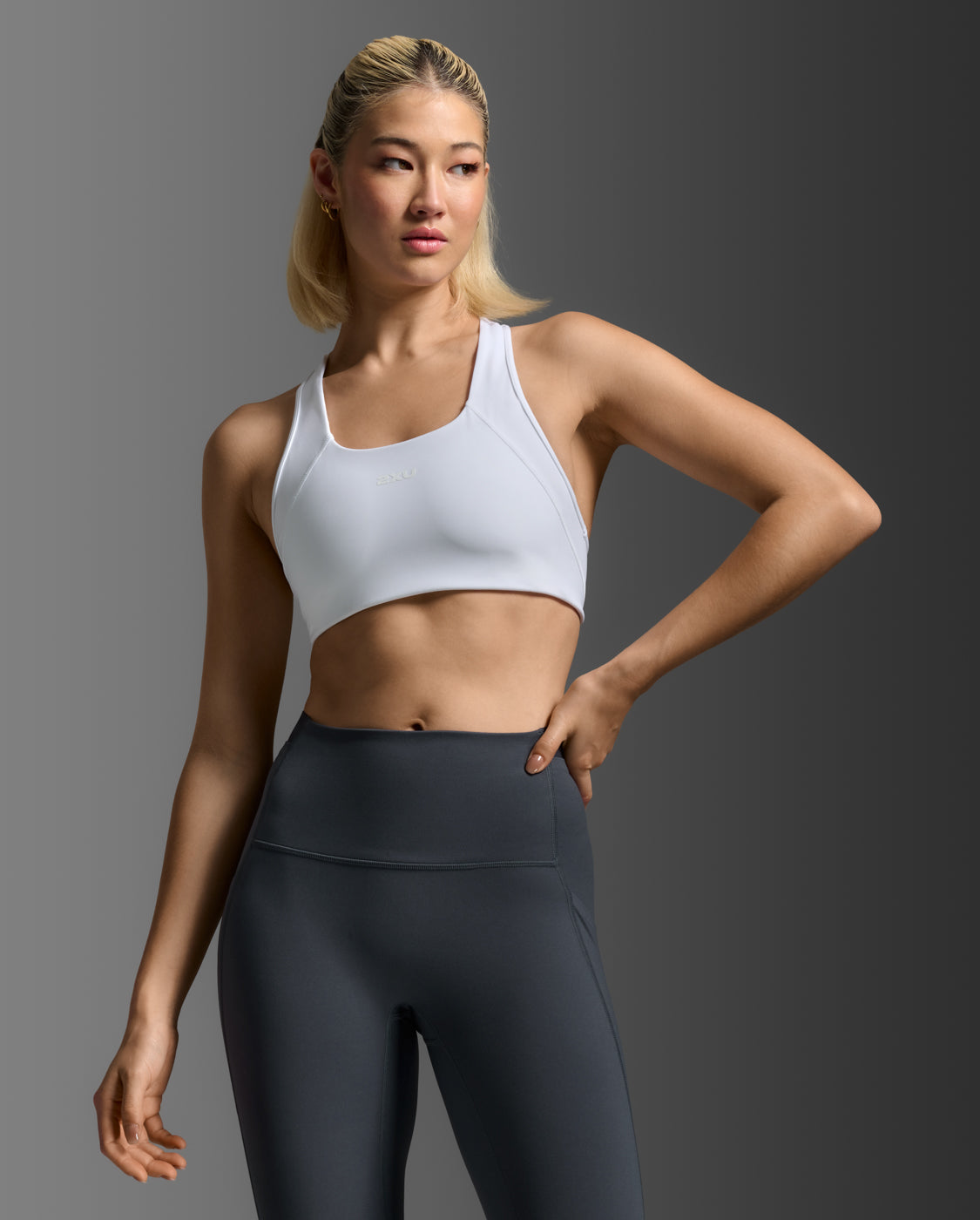 2xu-form-racerback-sport-bh-damen-white-medium-impact image 5