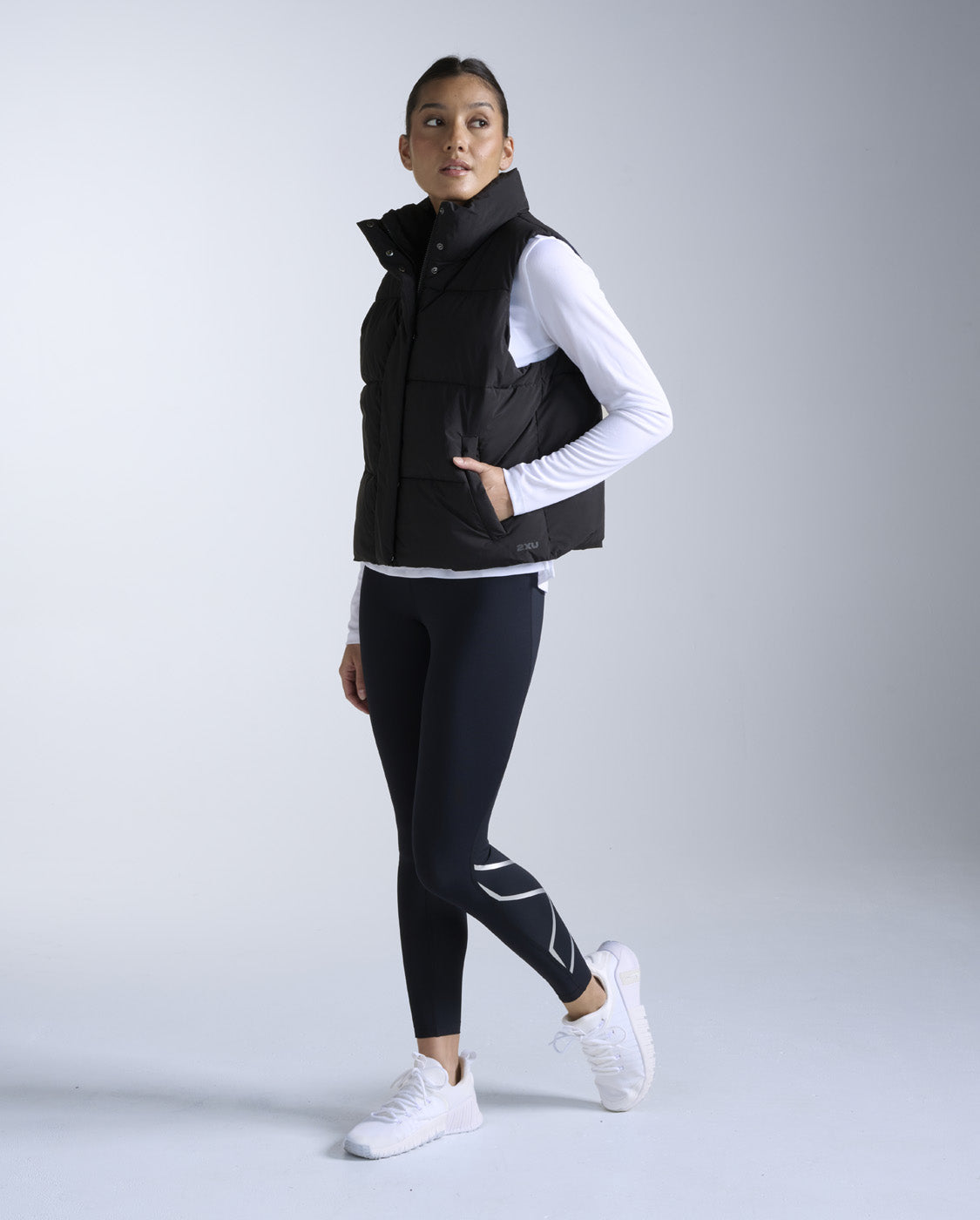 2xu-ignition-insulation-puffer-weste-schwarz-damen image 4