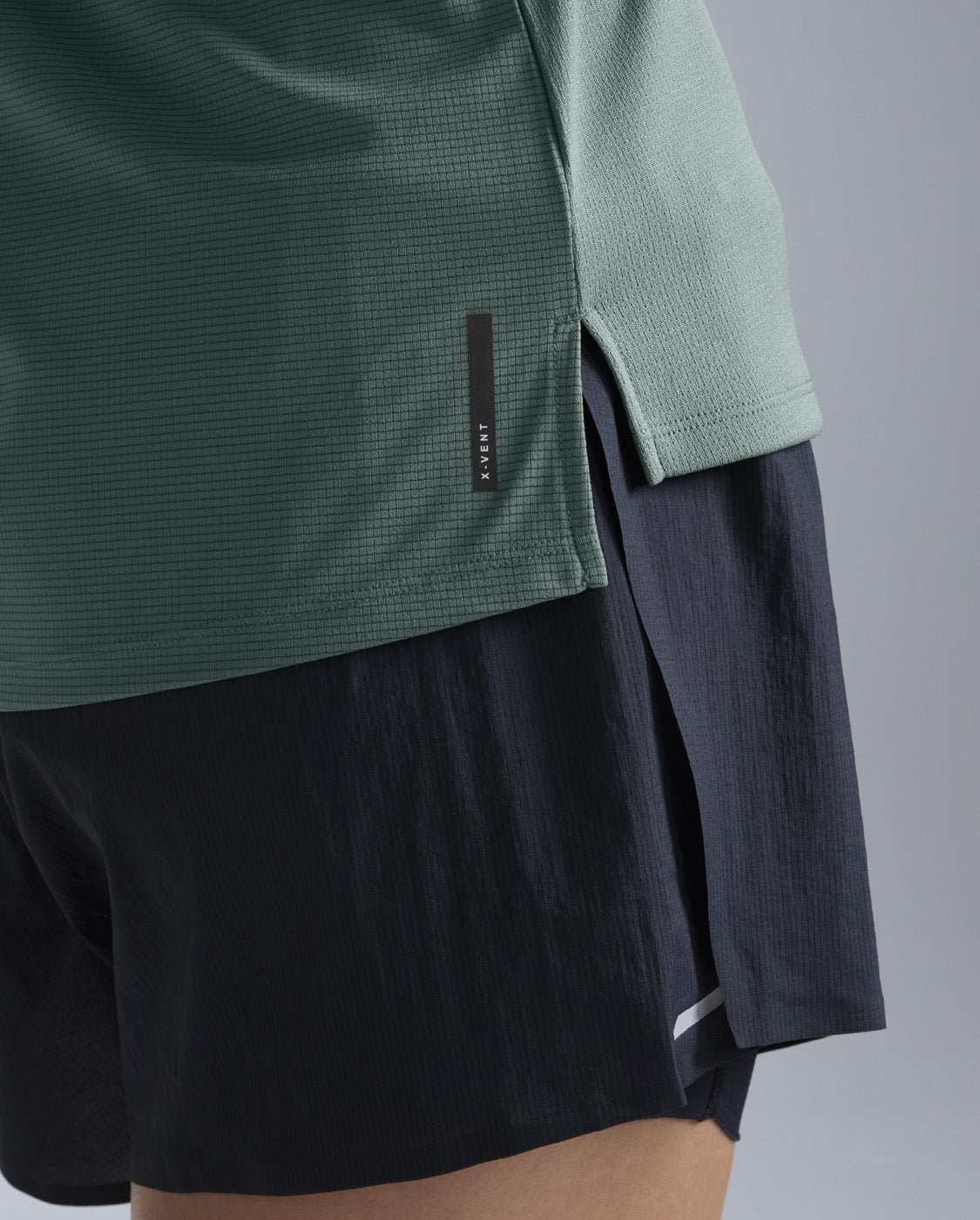 2xu-aero-long-sleeve-laufshirt-damen-olive-leaf image 4