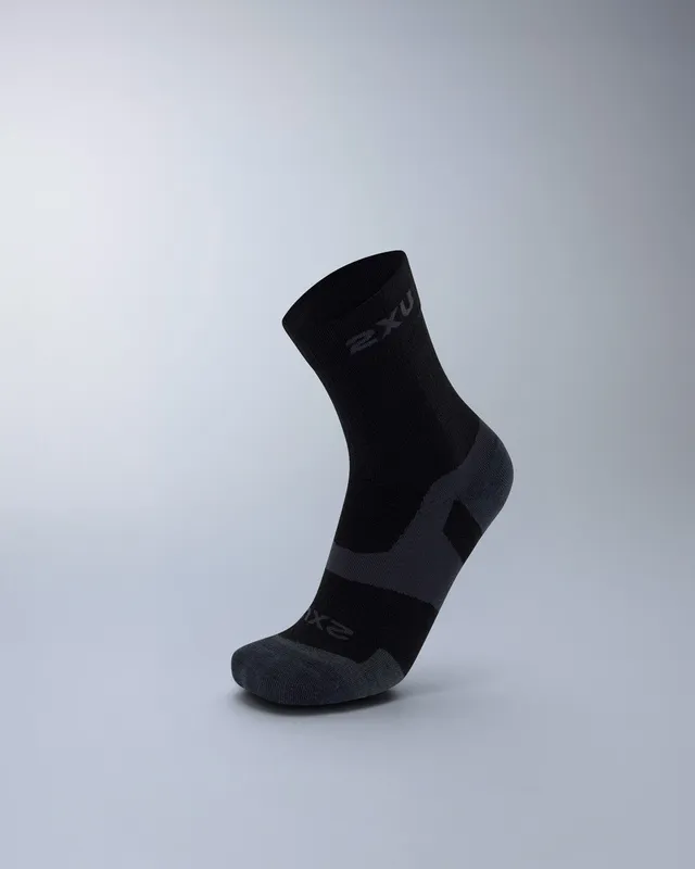 2xu-vectr-light-cushion-merino-crew-socken-black-titanium image 1
