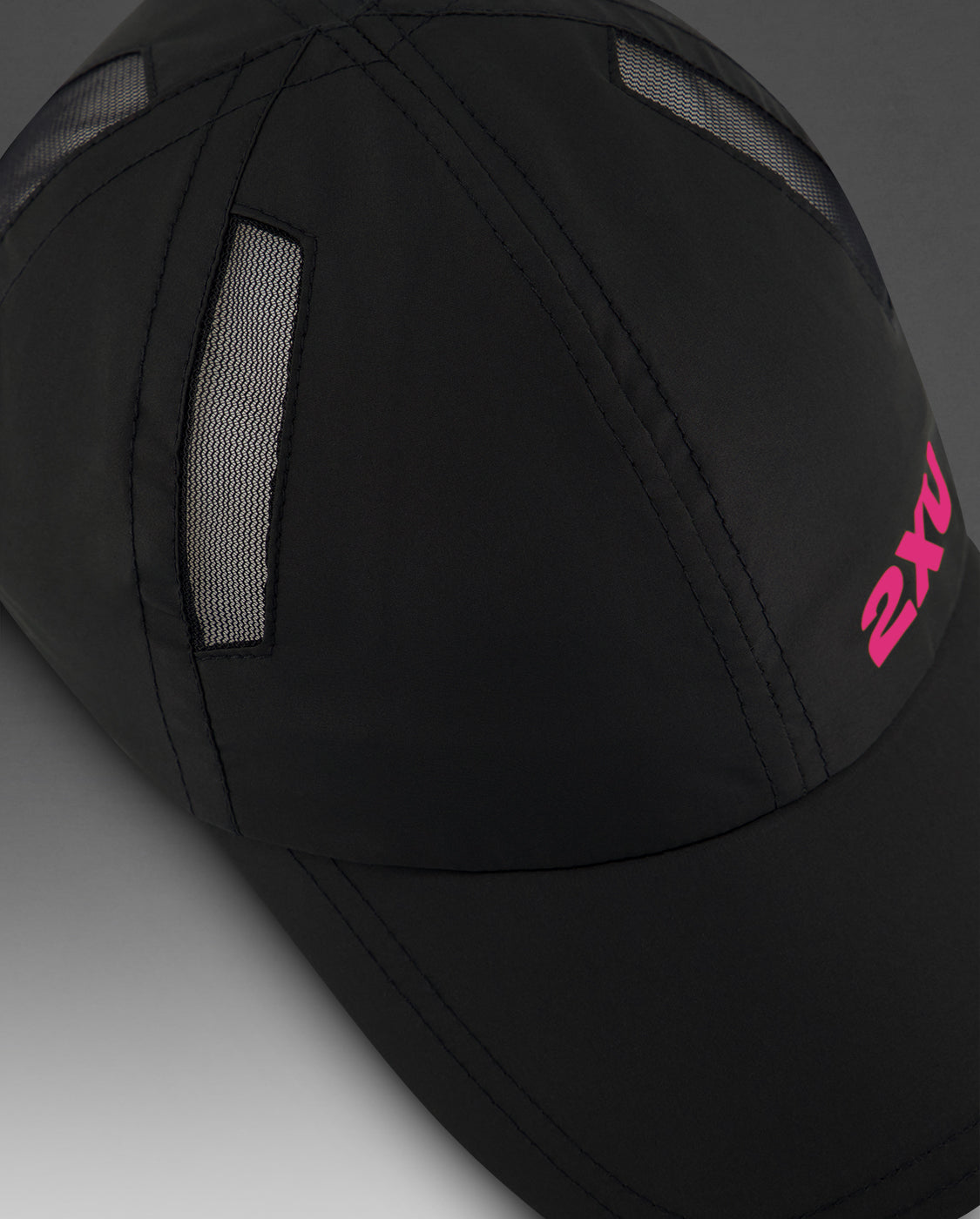 2xu-aero-run-cap-laufkappe-schwarz-fuchsia-unisex image 4