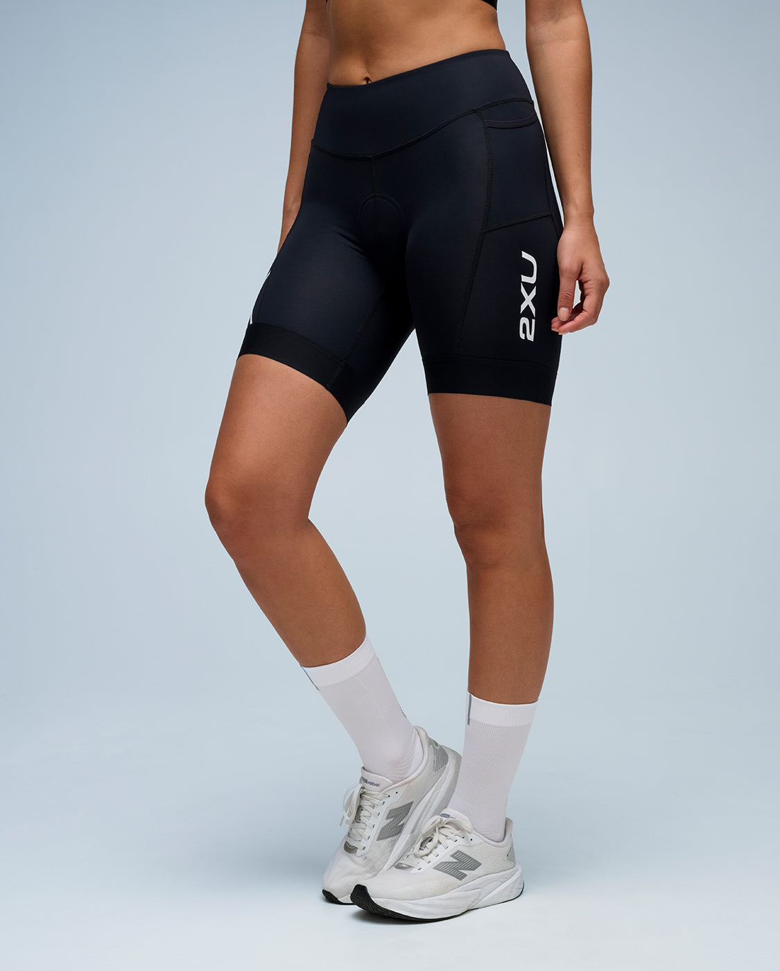 2xu-core-tri-6-inch-shorts-damen-black-white-triathlon image 4