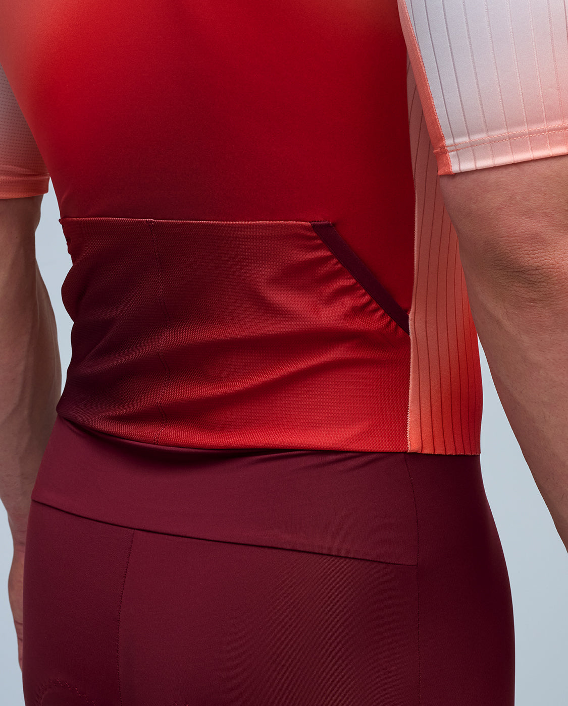 2xu-aero-sleeved-trisuit-herren-heatwave-triathlon image 4