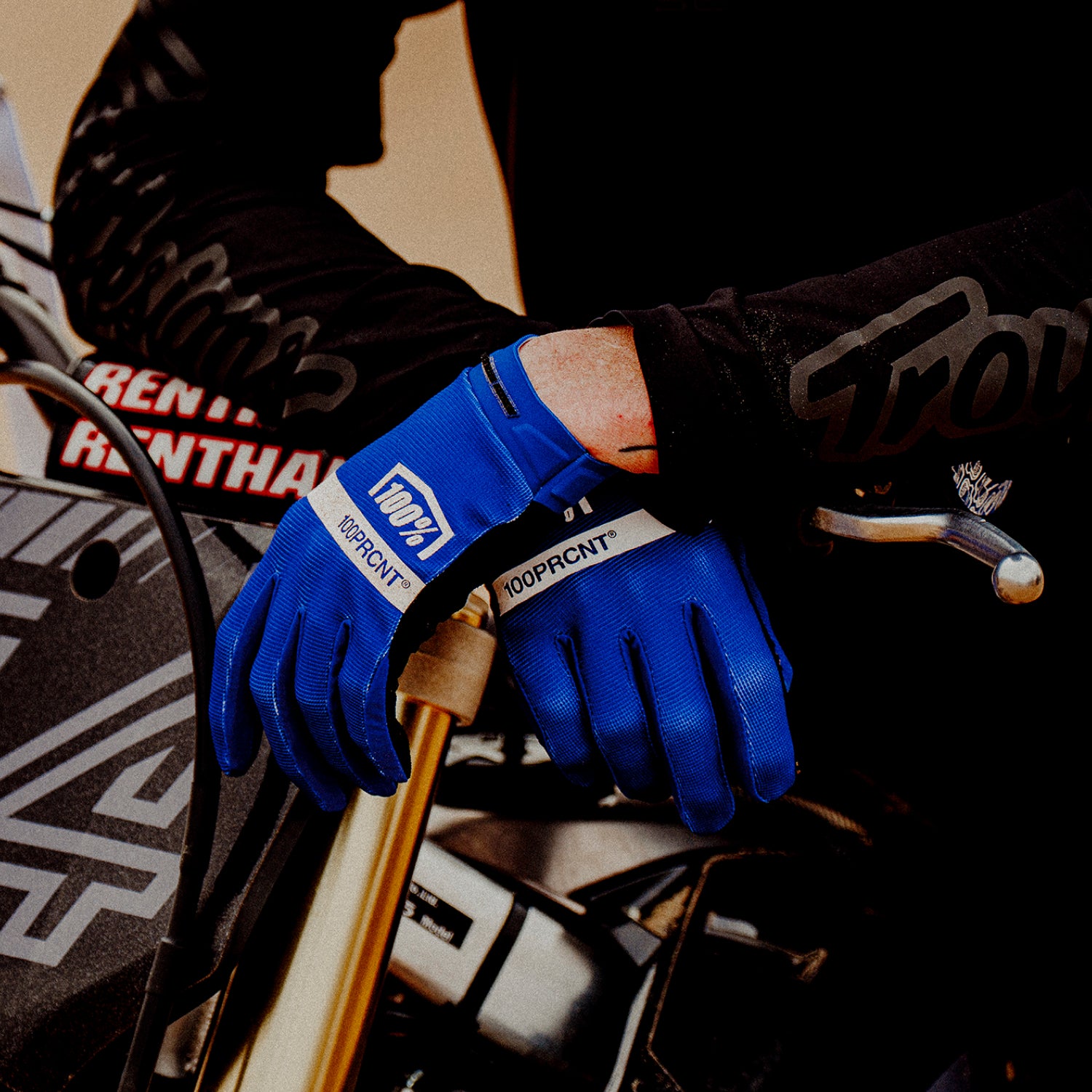 100-ridecamp-handschuhe-blau-mtb-fingerhandschuhe-grip image 2