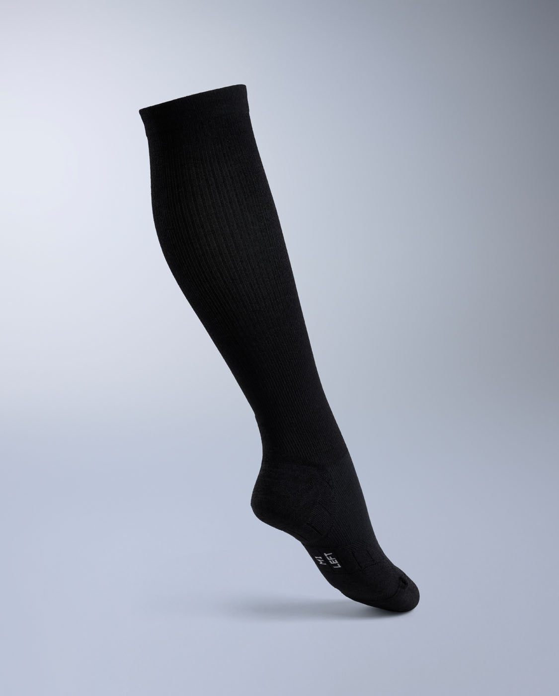 2xu-24-7-bamboo-kompressionssocken-schwarz-20-23-mmhg image 2