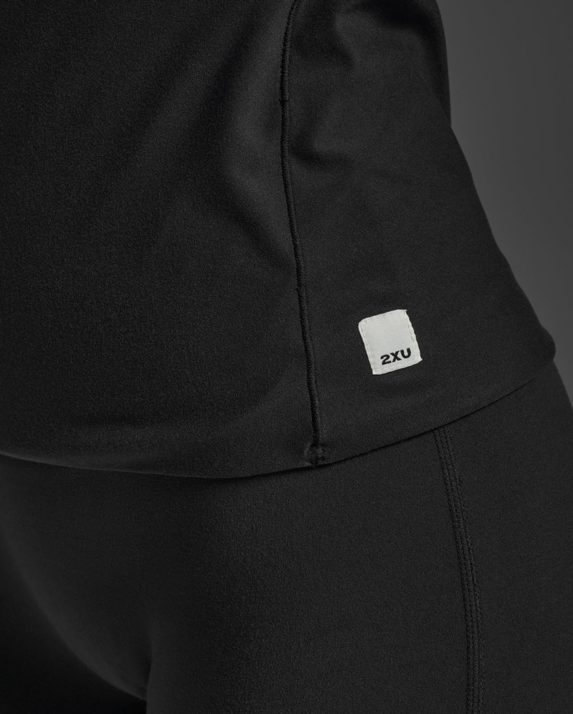 2xu-signature-wonderluxe-fitted-tee-t-shirt-schwarz image 7