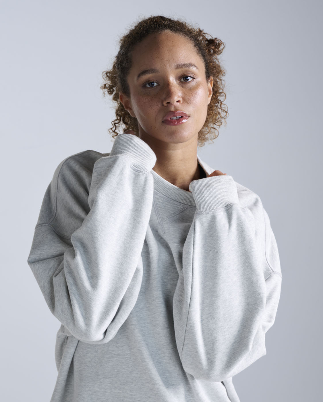 2xu-ez-oversized-bio-baumwoll-crew-grey-marle image 3