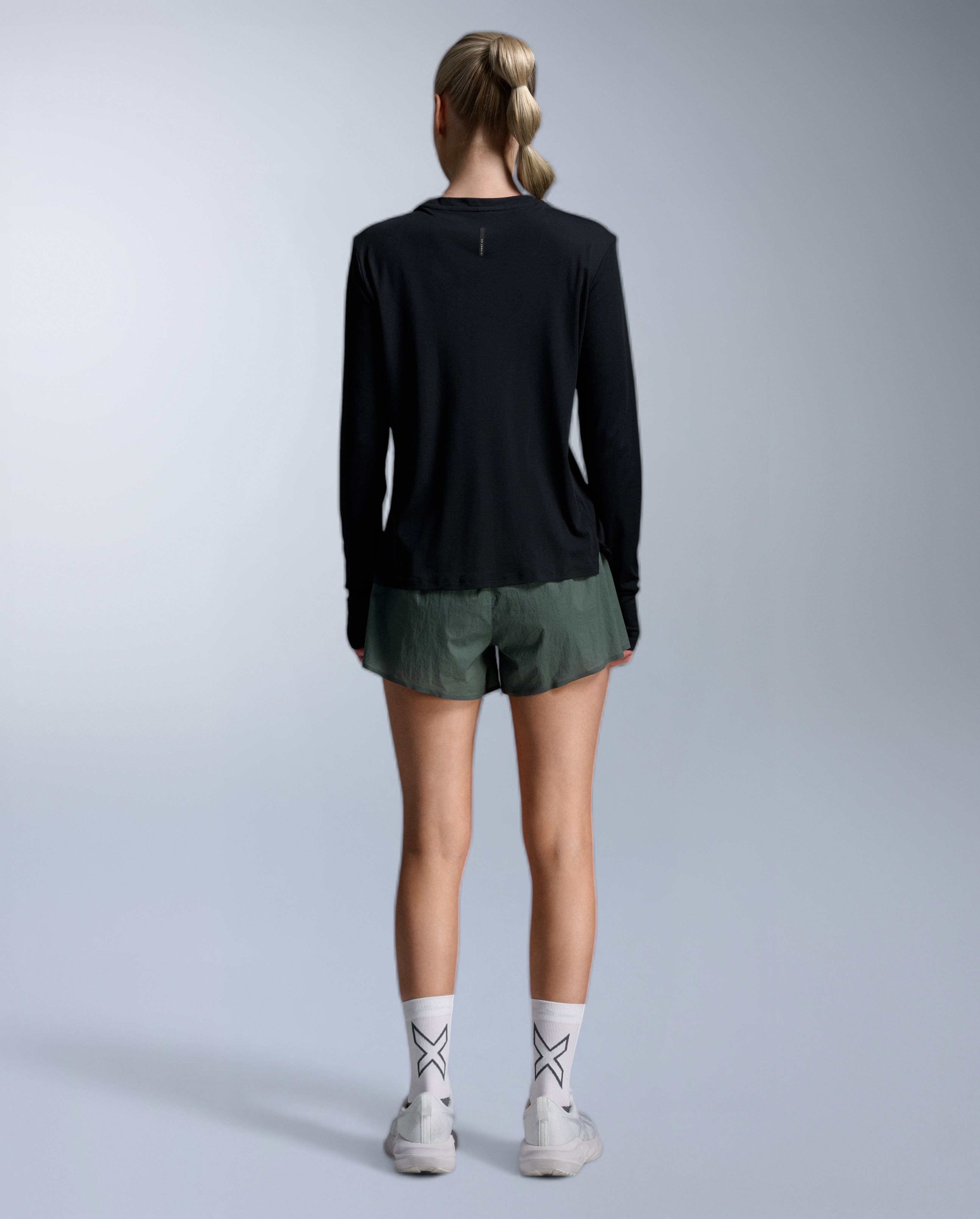 2xu-aero-trail-long-sleeve-laufshirt-schwarz-damen image 5