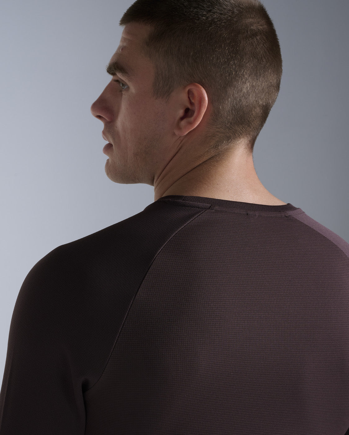 2xu-aero-long-sleeve-laufshirt-bark-black-reflective image 8