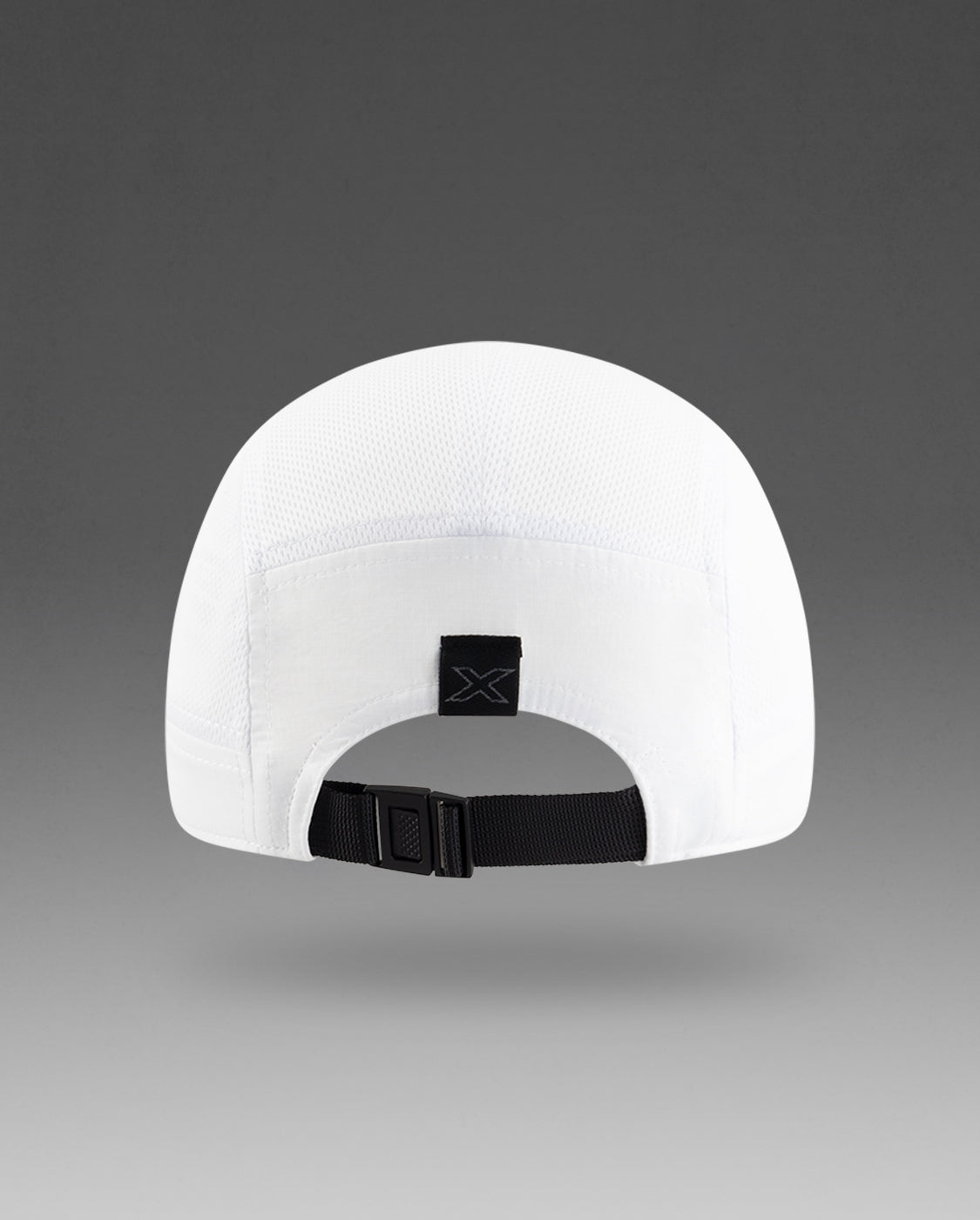 2xu-light-speed-small-cap-laufcap-wei-silber image 4