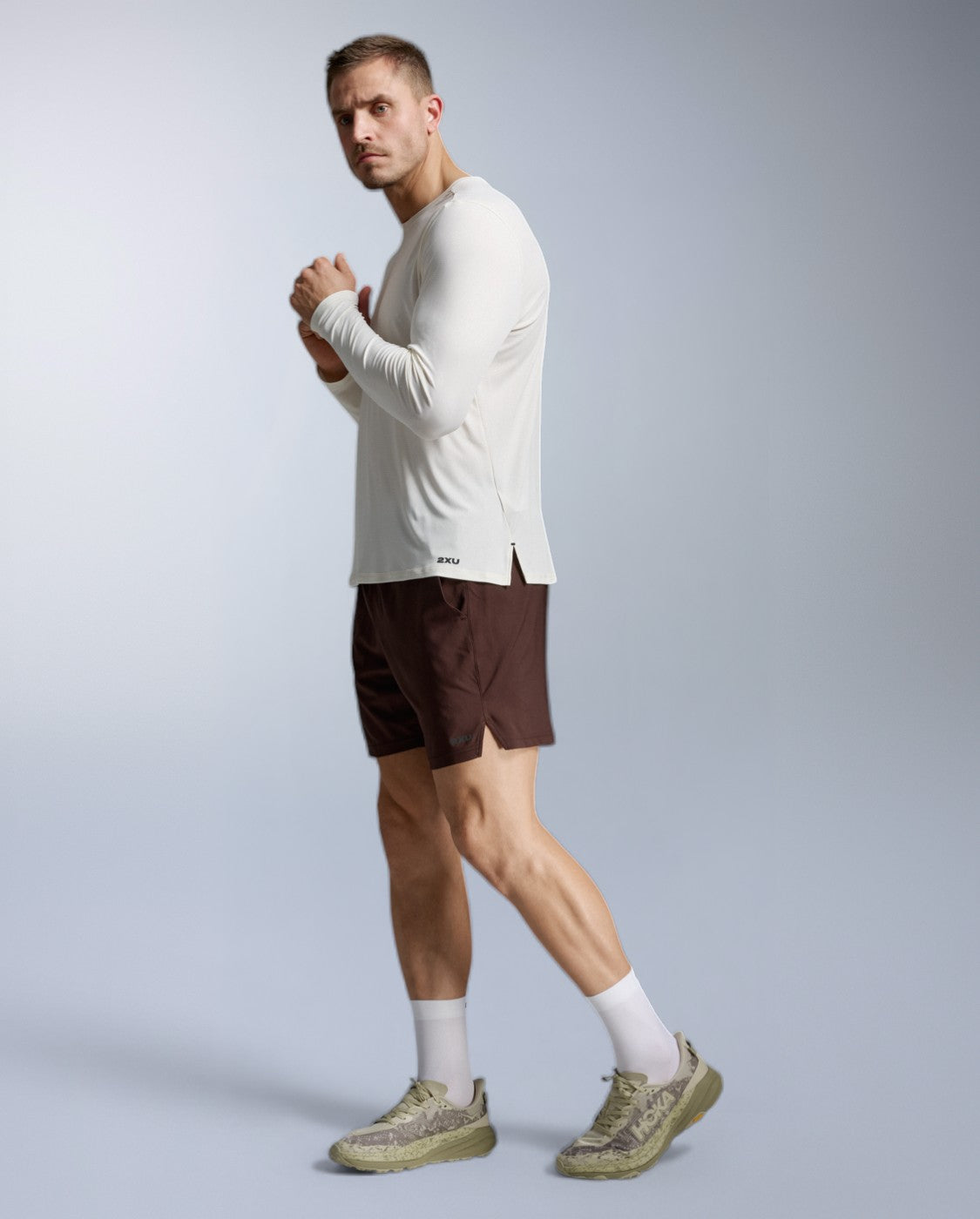 2xu-aero-trail-longsleeve-chalk-laufshirt-herren-uv image 4