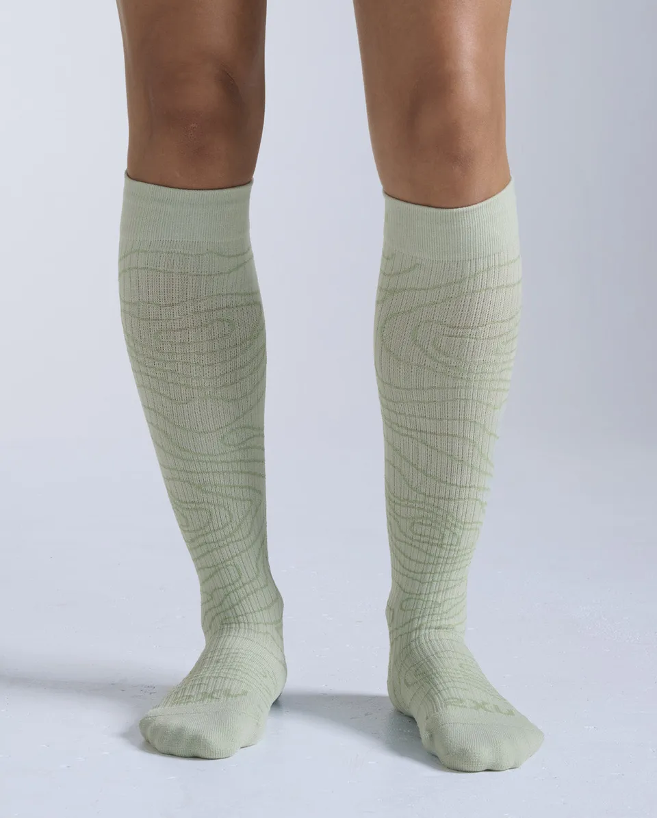 2xu-flight-bamboo-charcoal-kompressionssocken-seafoam image 1