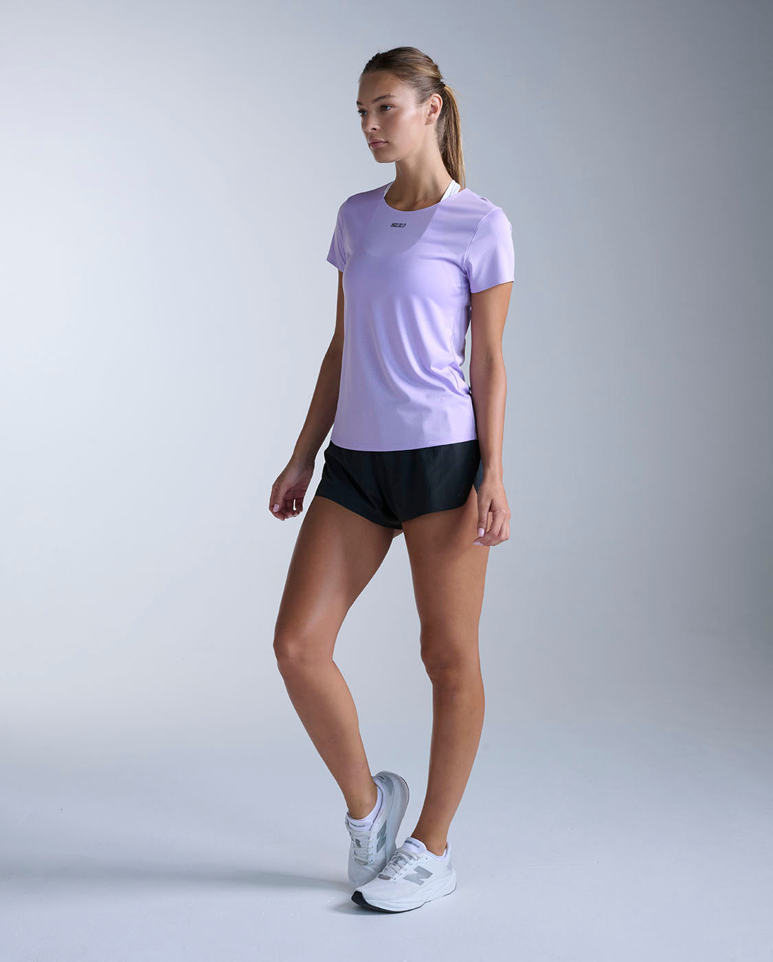 2xu-light-speed-tech-tee-laufshirt-lavendel-damen image 5