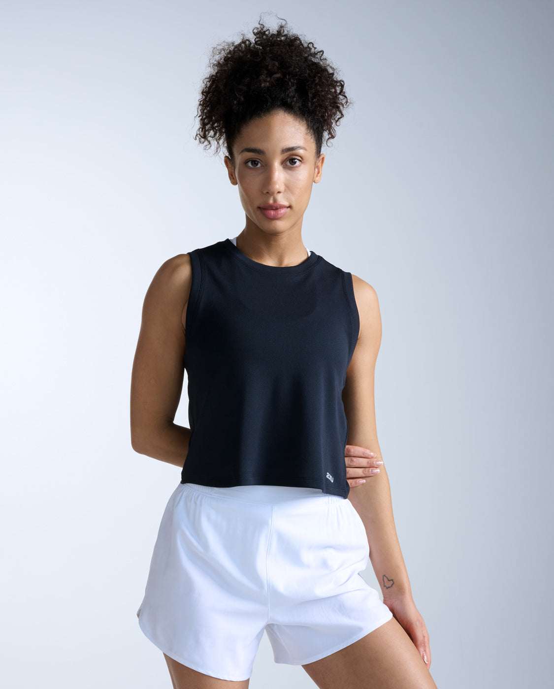 2xu-aero-mesh-crop-tank-damen-black-silver image 1