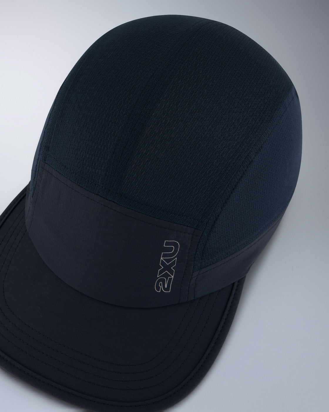 2xu-light-speed-cap-laufcap-midnight-silver-reflective image 6