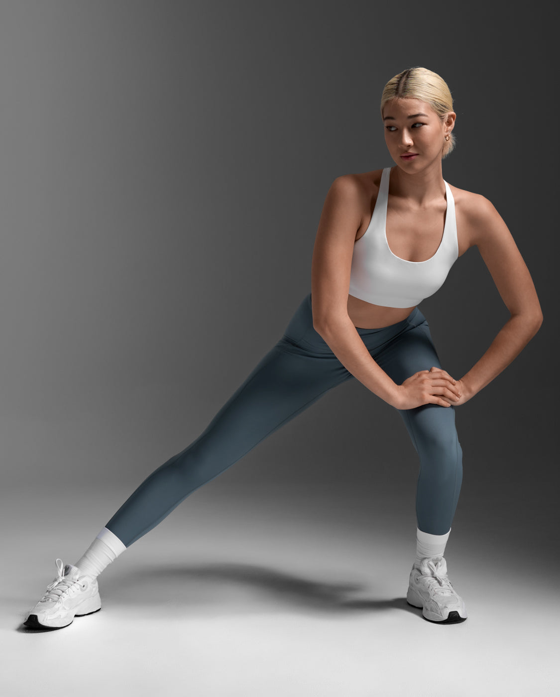 2xu-form-stash-hi-rise-tights-damen-dark-sage-taschen image 4