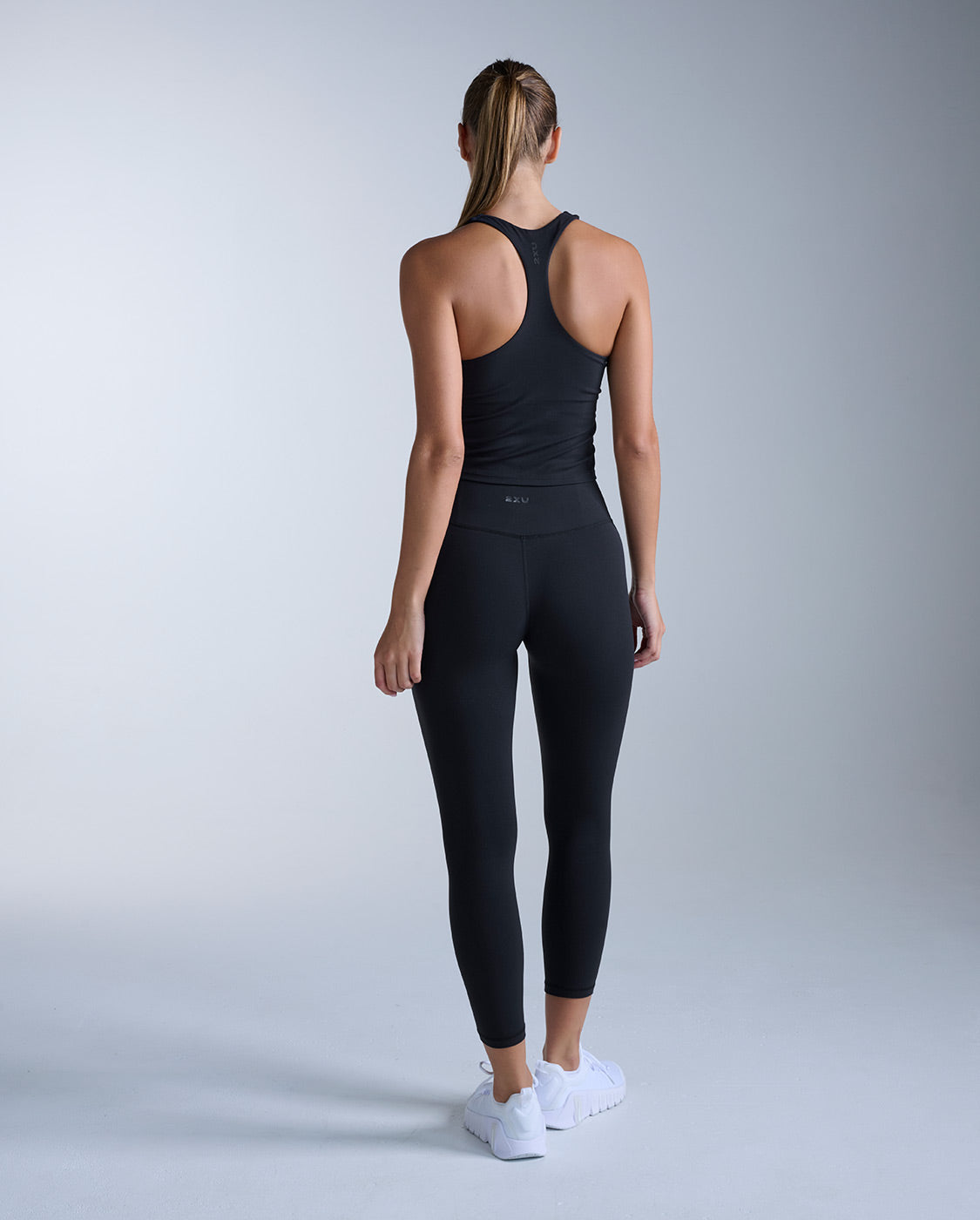 2xu-fluid-racerback-tank-top-schwarz-damen image 6