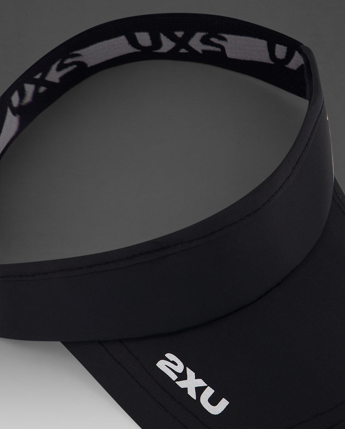 2xu-aero-performance-visor-unisex-black-leicht image 4