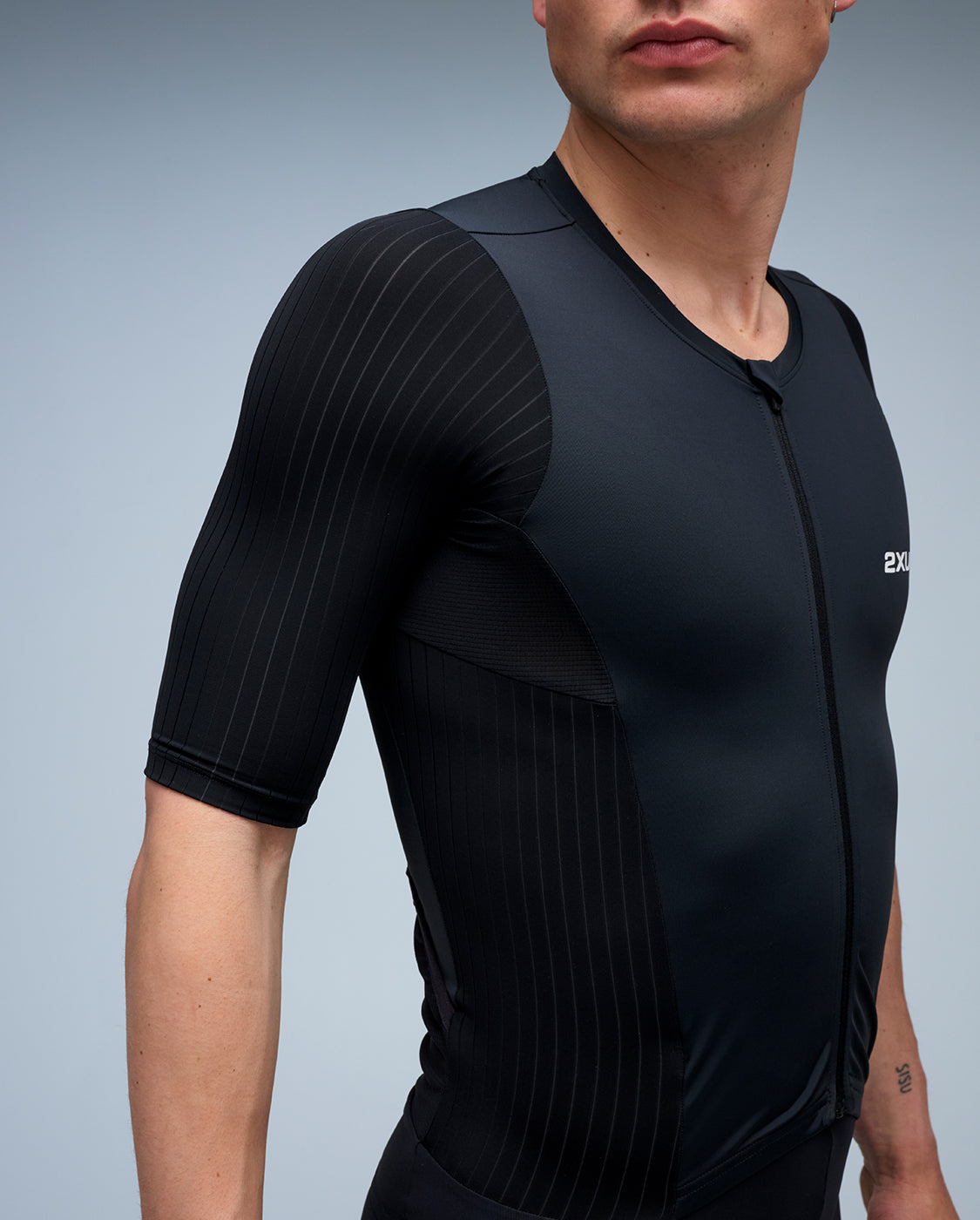 2xu-aero-sleeved-trisuit-herren-triathlonanzug-schwarz image 6