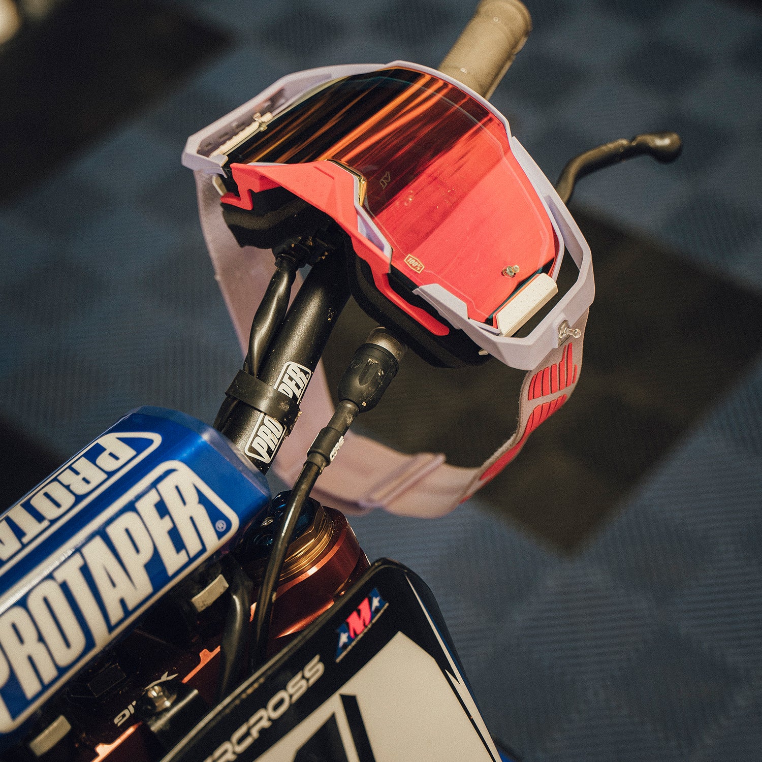 100-armega-fausto-motocross-brille-rote-linse-hiper image 4